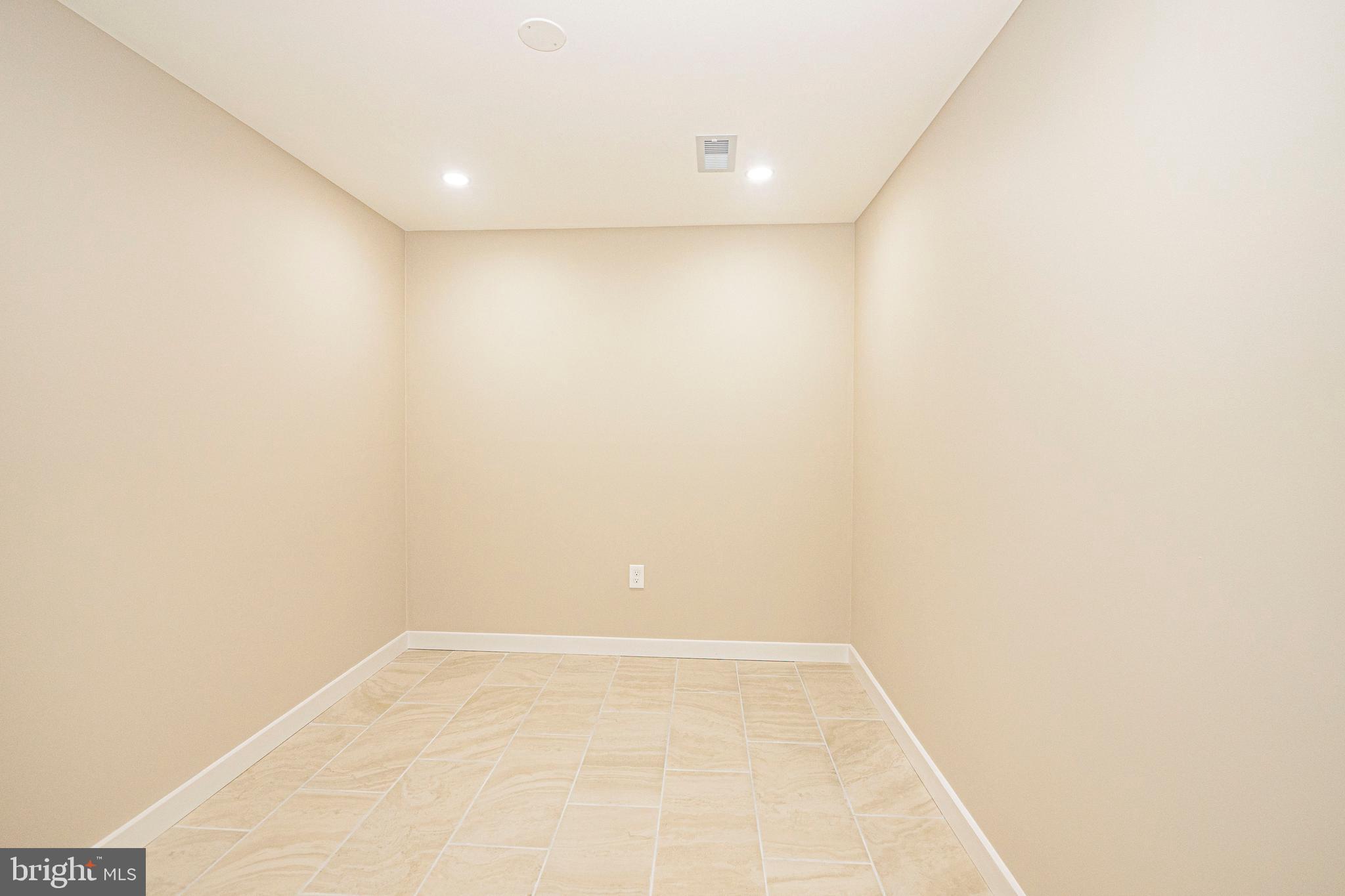 CLUBSIDE - Residential Lease