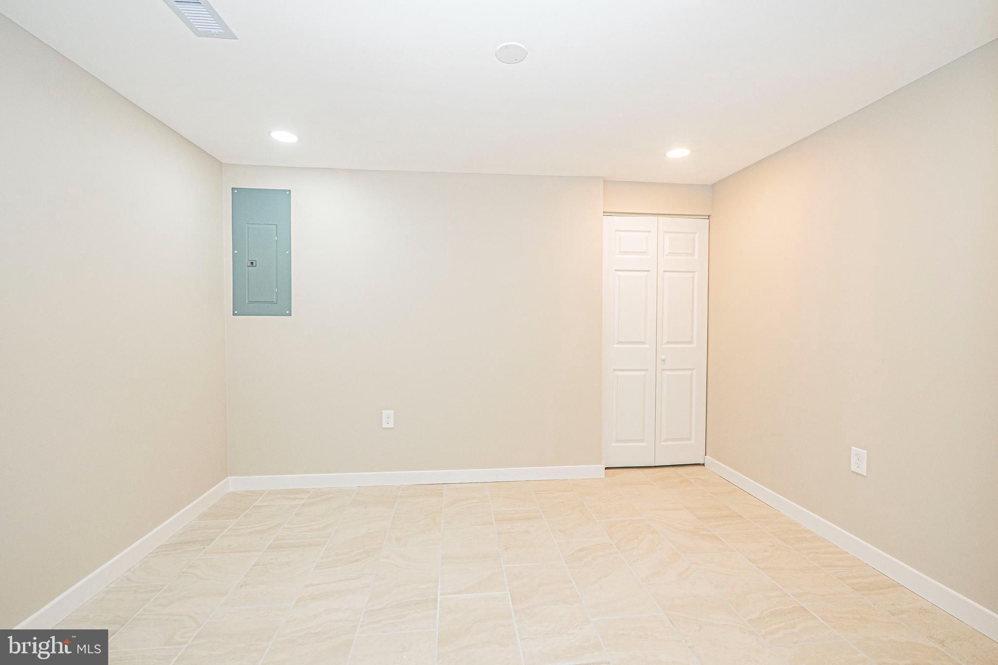 CLUBSIDE - Residential Lease