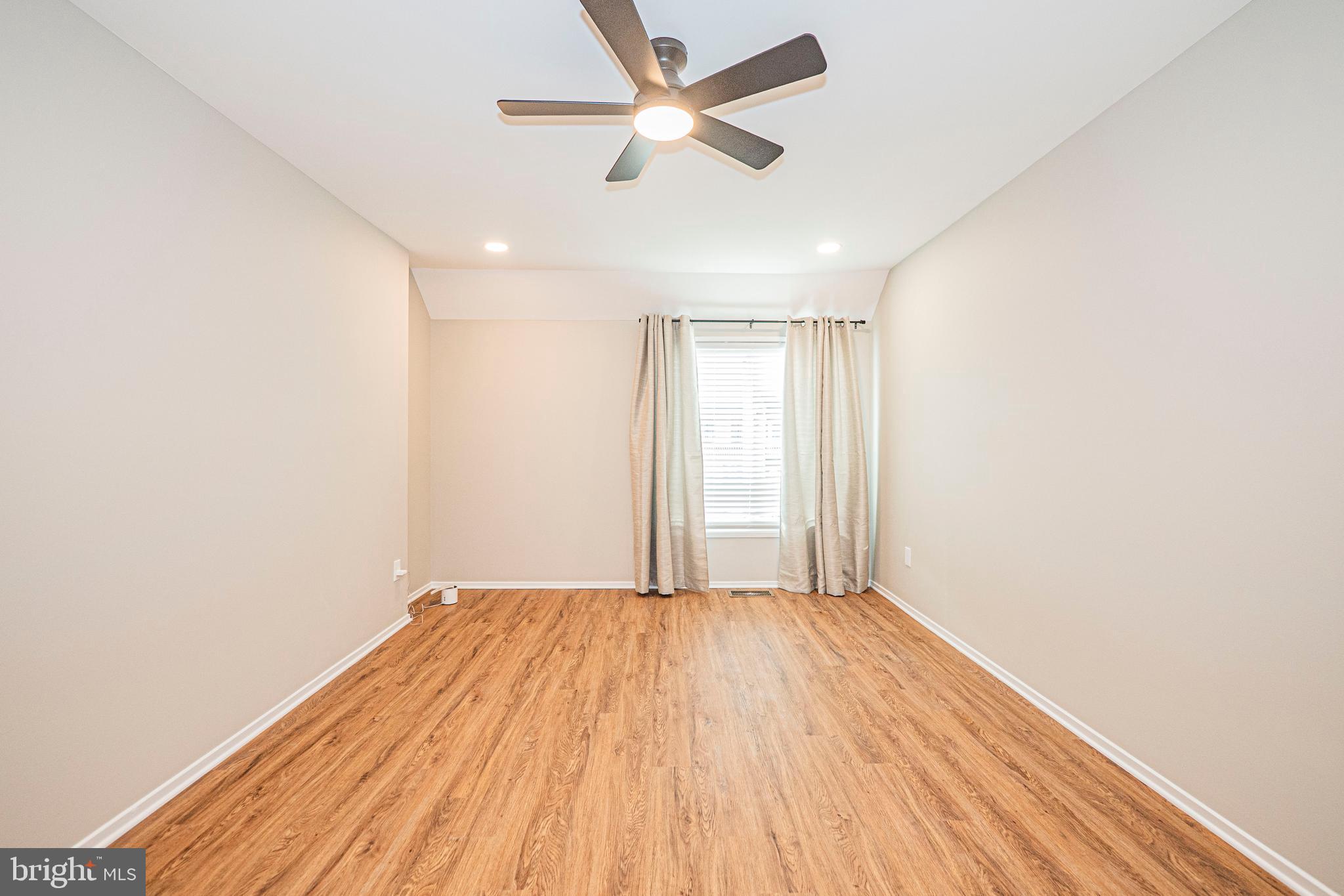 CLUBSIDE - Residential Lease