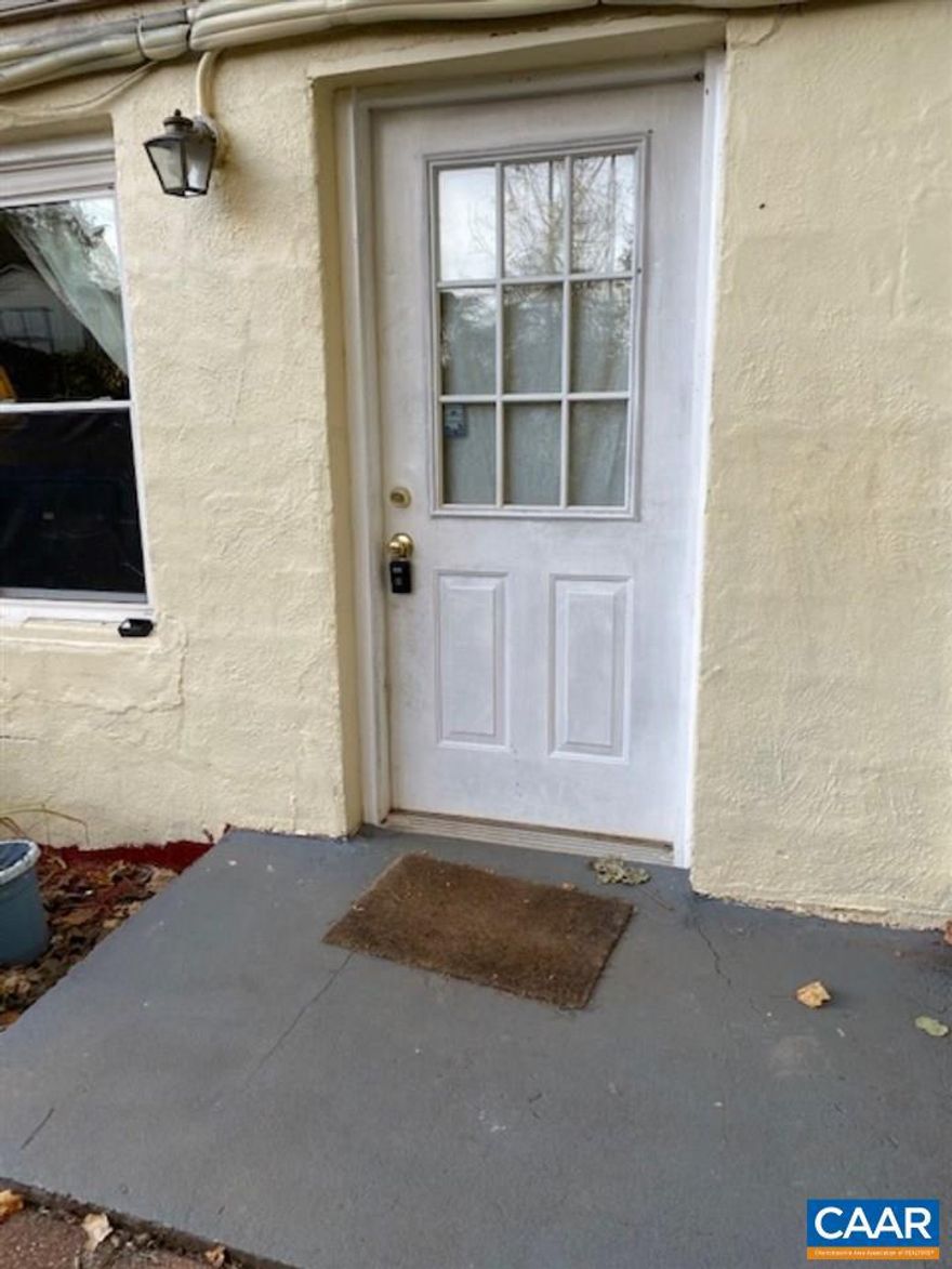 Duplex in Charlottesville close by Martha Jefferson Hospital (Pantops). Terrace level with patio and backyard. Large fully fenced backyard with access to Rivanna Trails. Washer and Dryer included in the unit. 15 min. to UVA