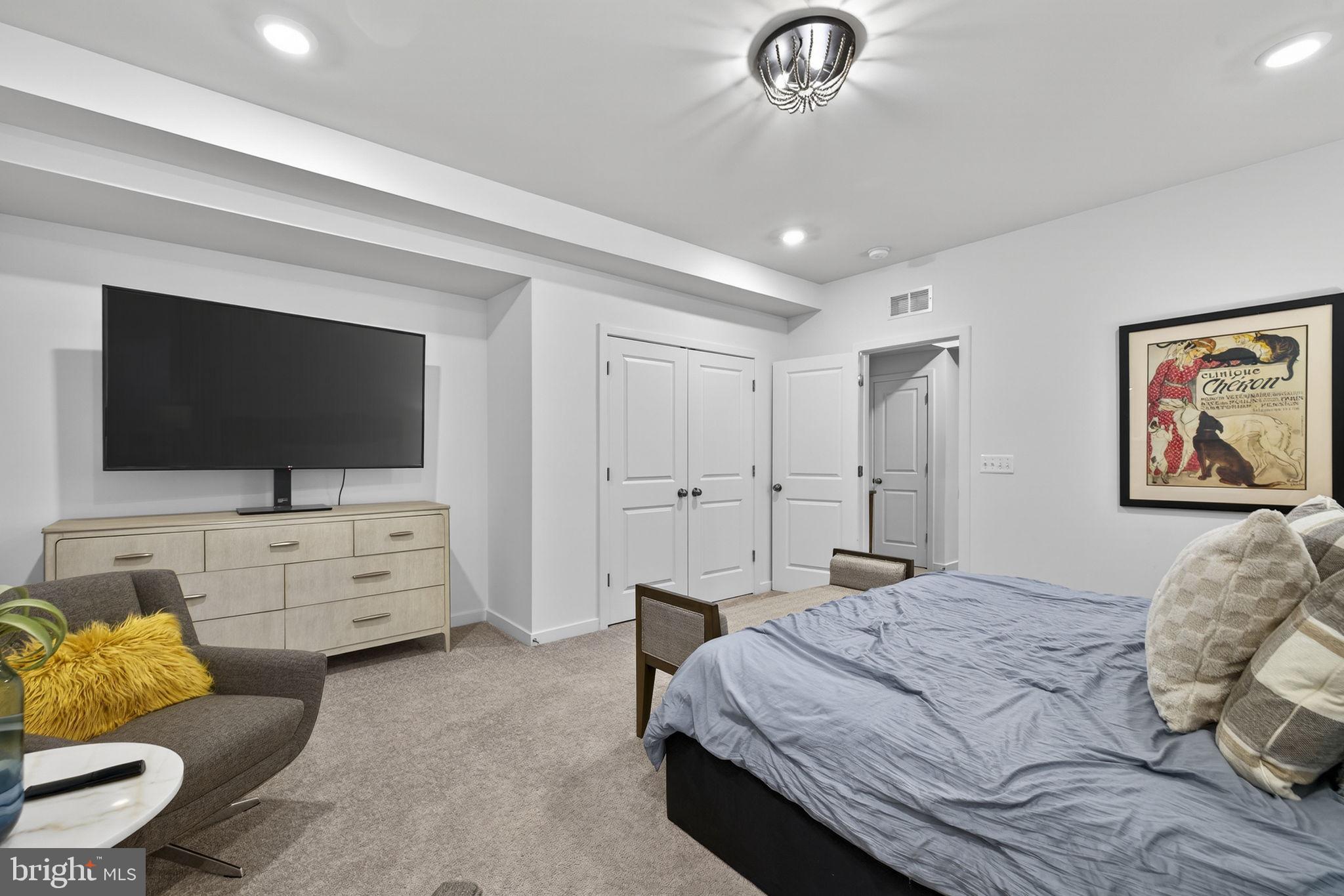 SENSENY VILLAGE - Residential