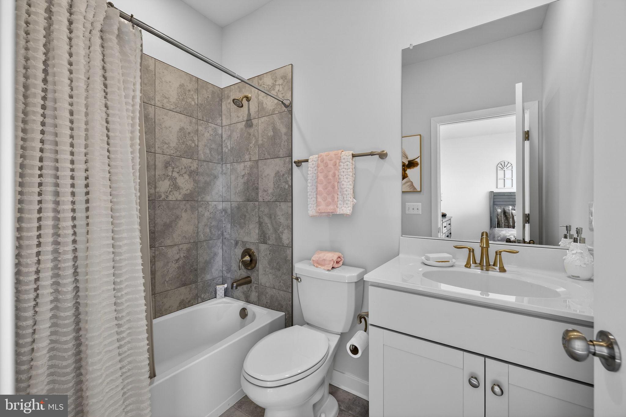 SENSENY VILLAGE - Residential