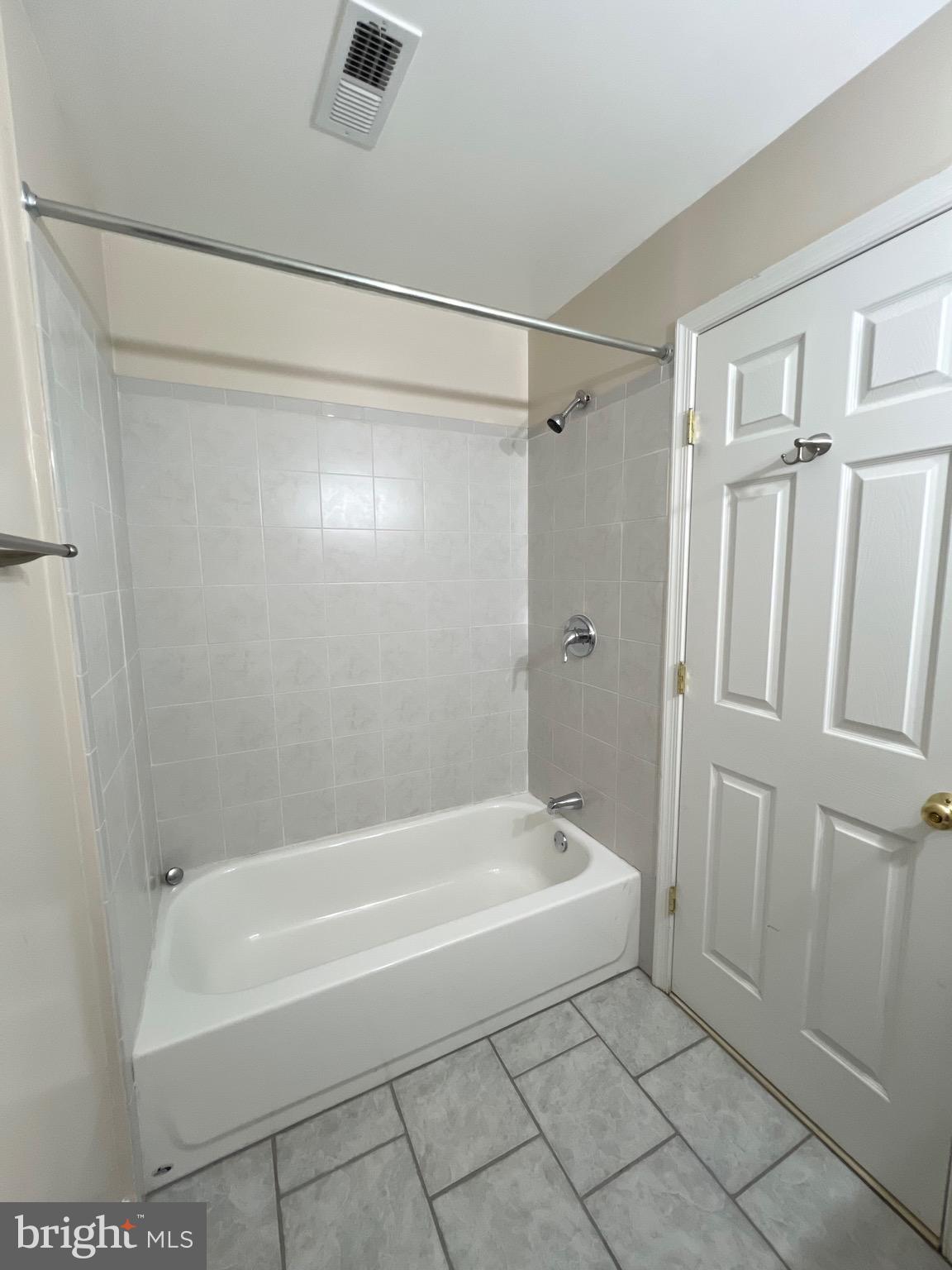 LOUDOUN PARKWAY CENTER - Residential Lease