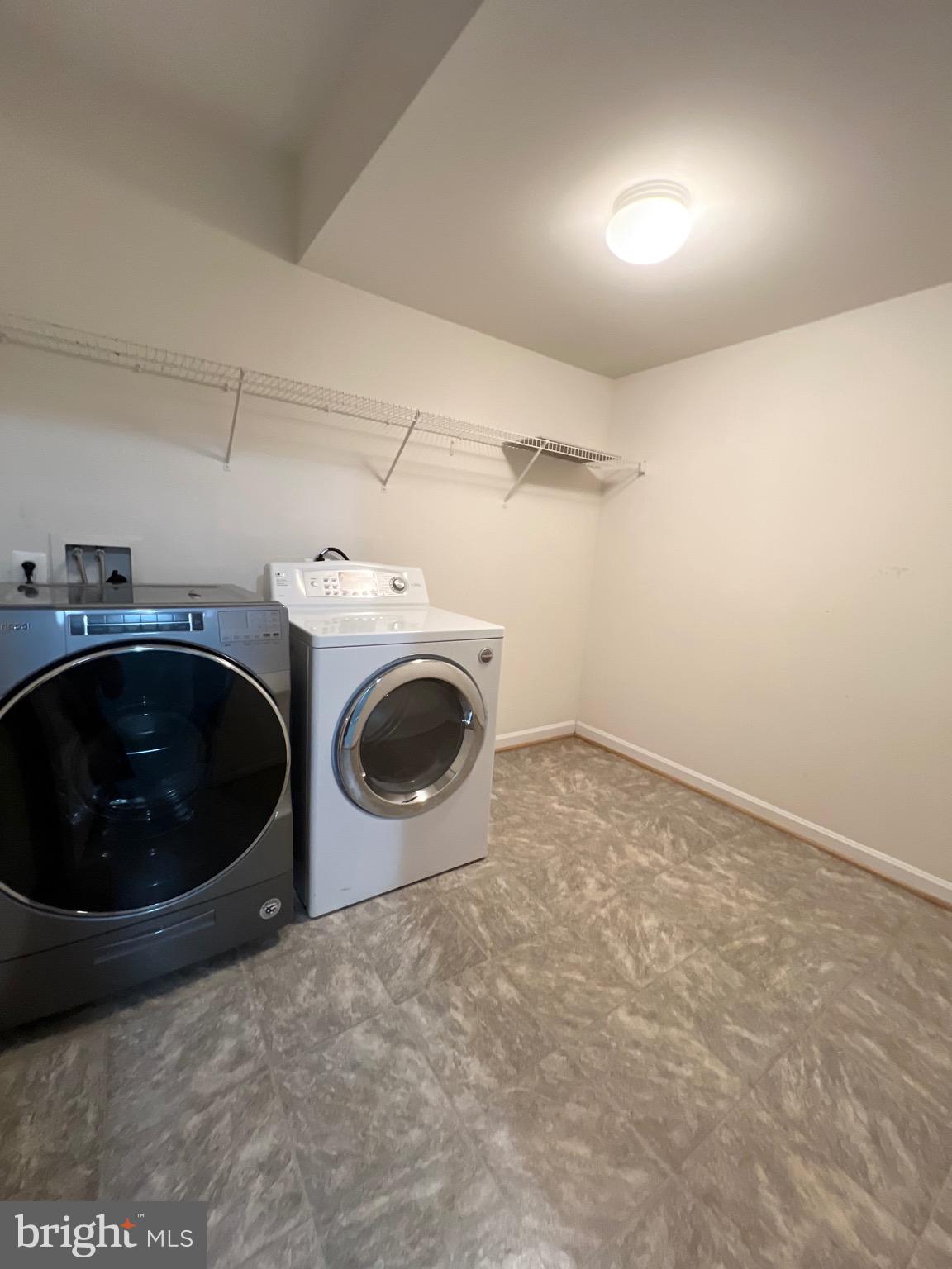 LOUDOUN PARKWAY CENTER - Residential Lease