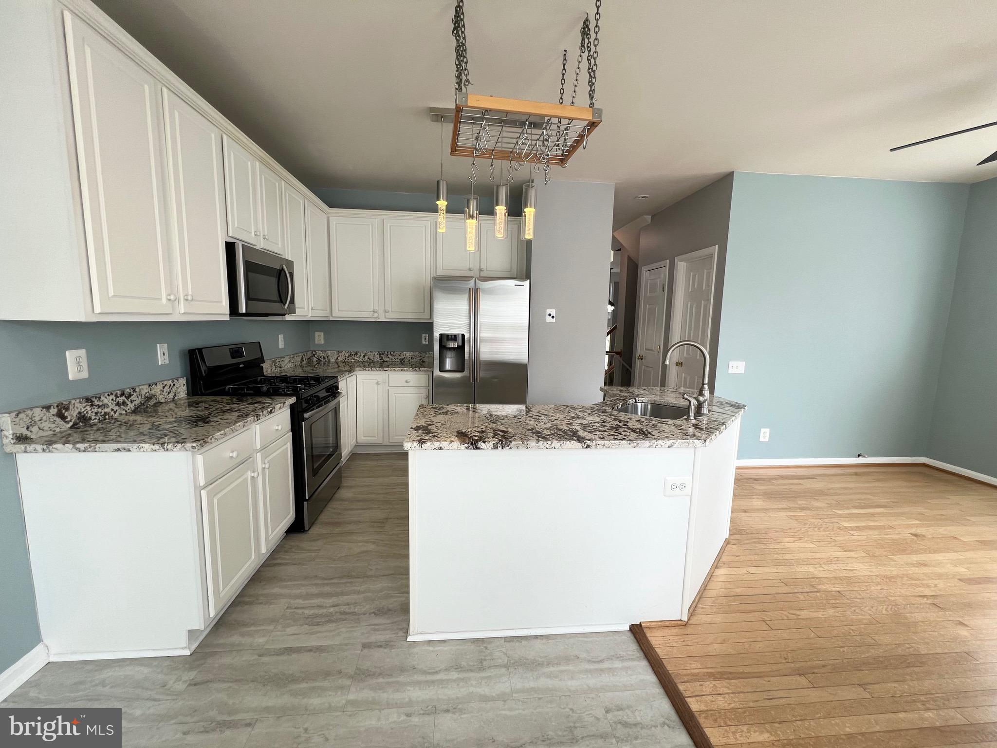 LOUDOUN PARKWAY CENTER - Residential Lease