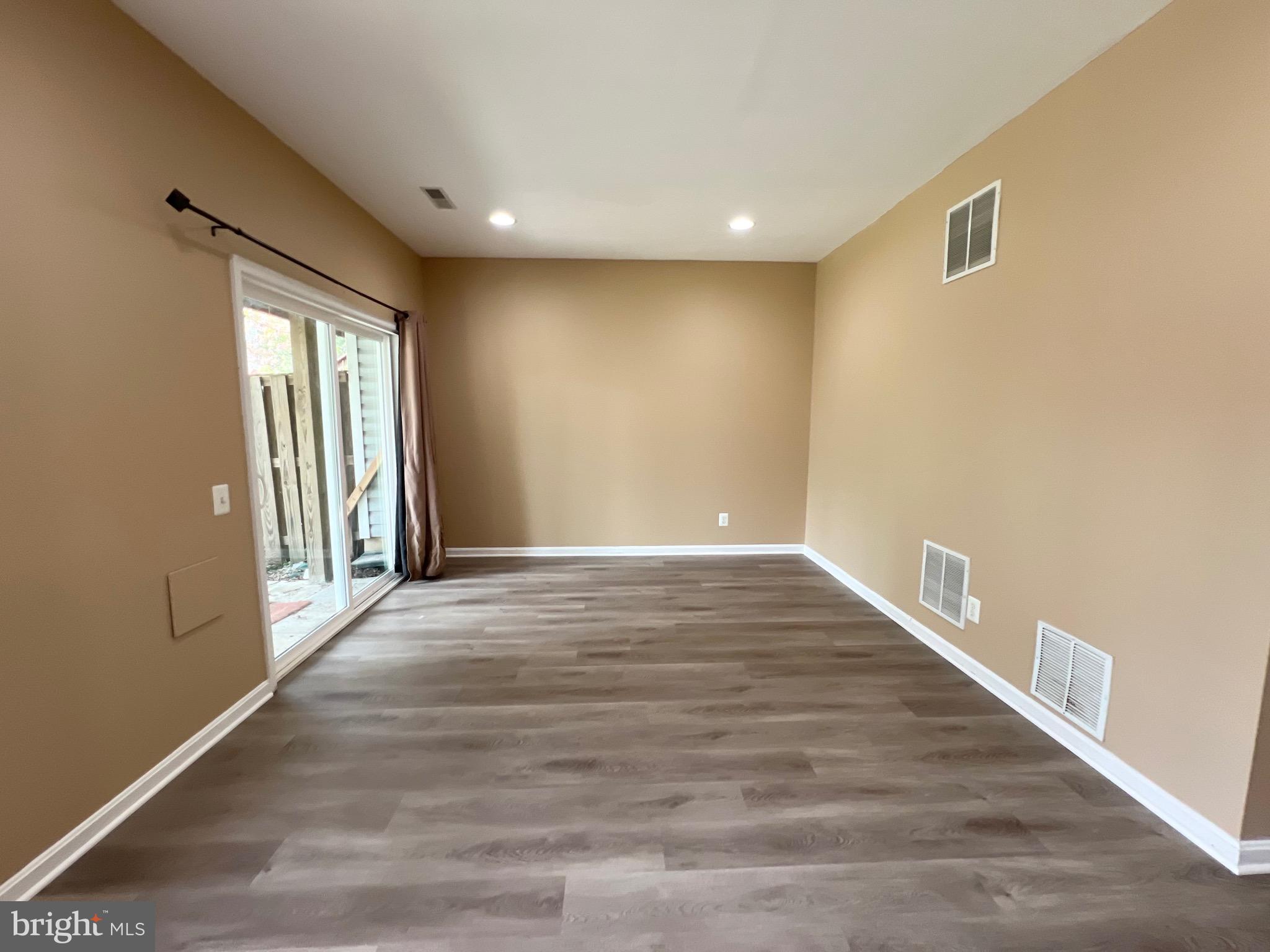 LOUDOUN PARKWAY CENTER - Residential Lease