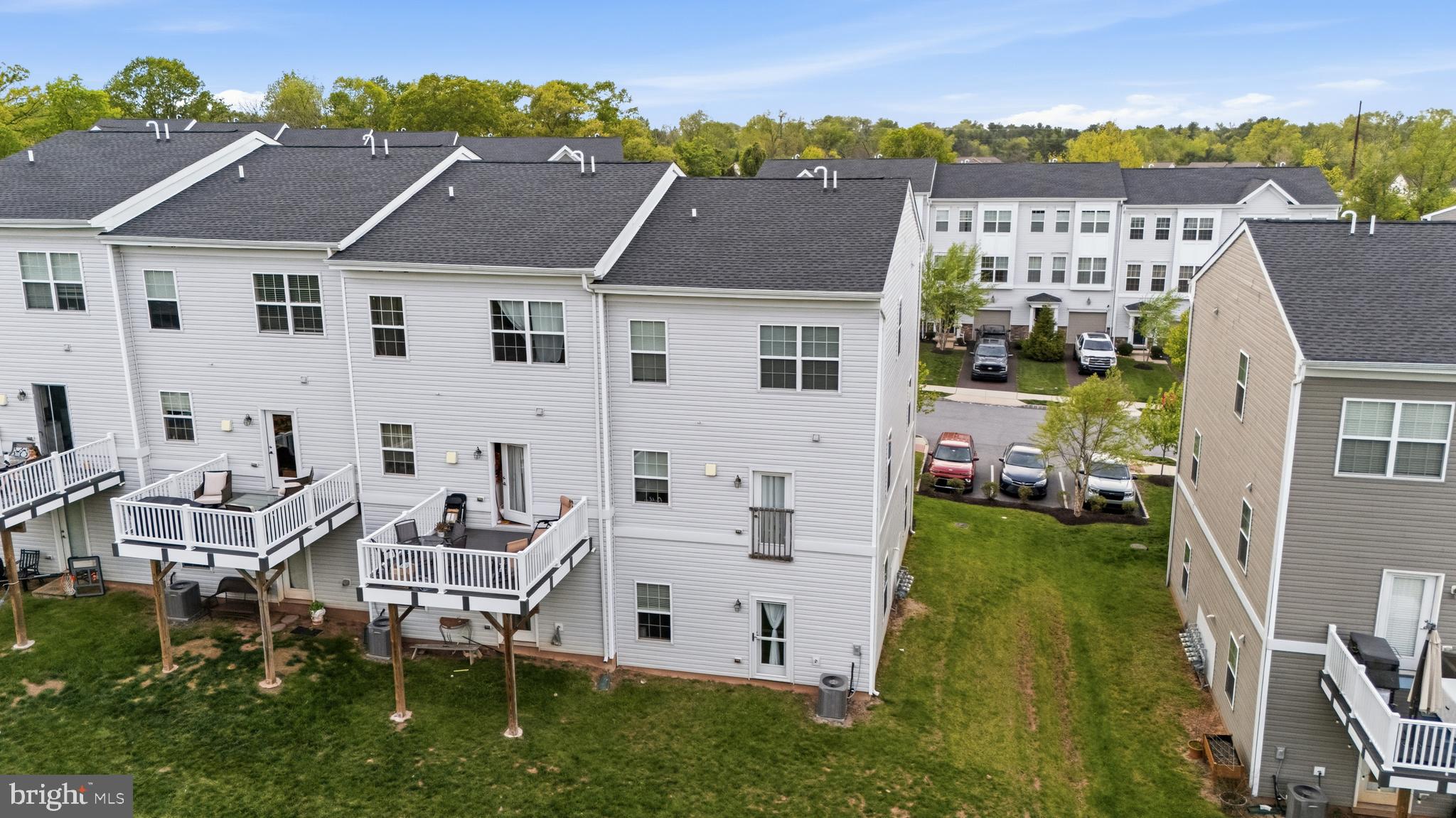 WHISPERING WOODS - Residential