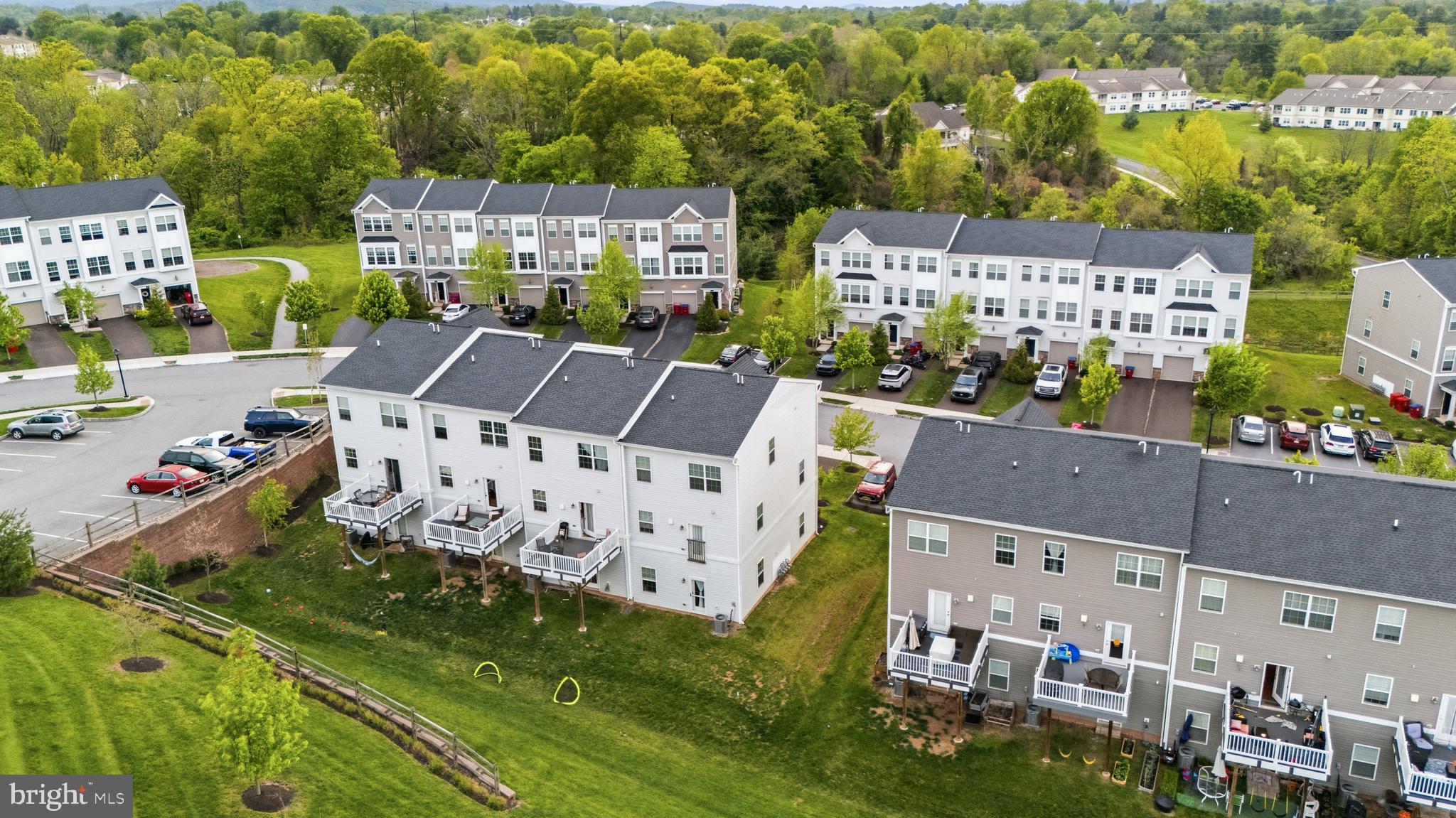 WHISPERING WOODS - Residential