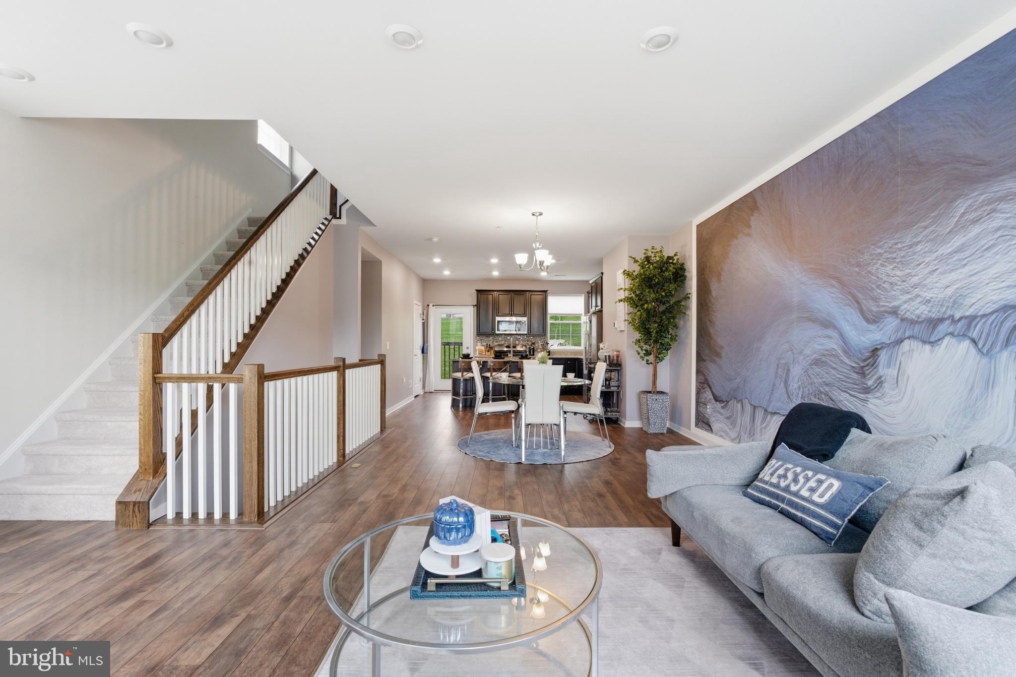 WHISPERING WOODS - Residential