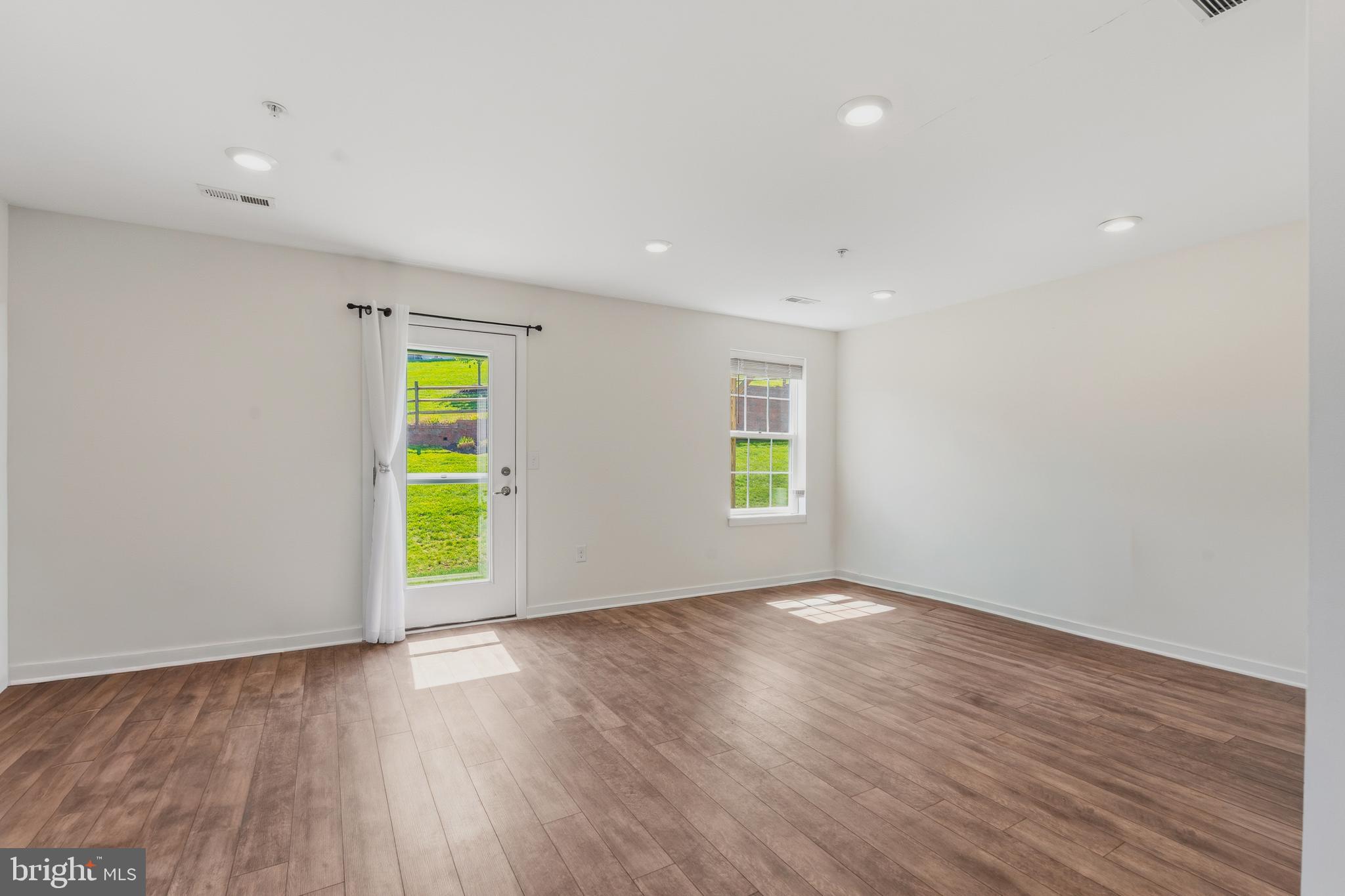 WHISPERING WOODS - Residential
