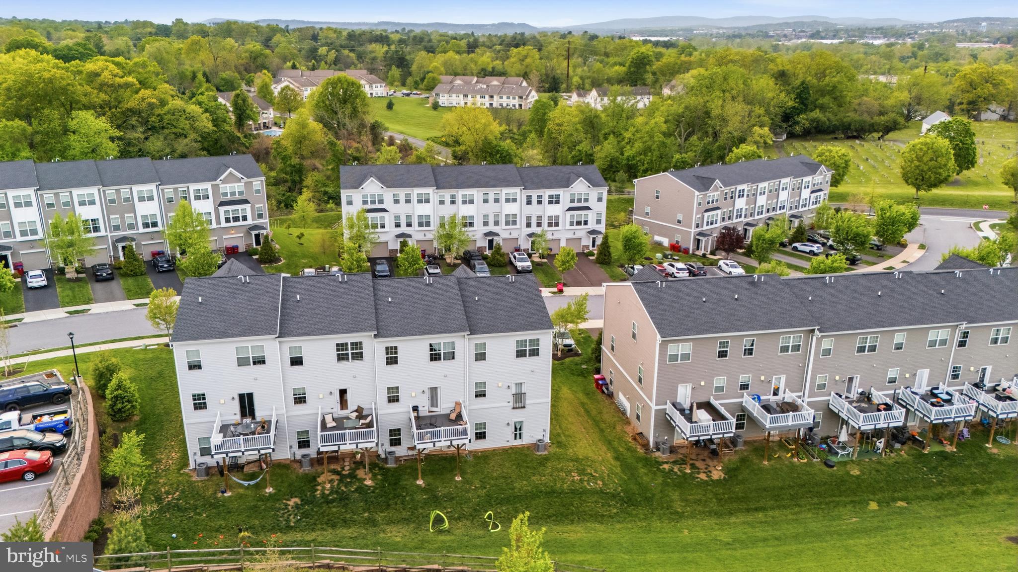 WHISPERING WOODS - Residential