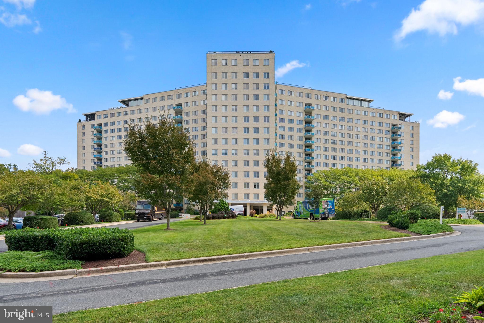 10401 GROSVENOR PLACE 413