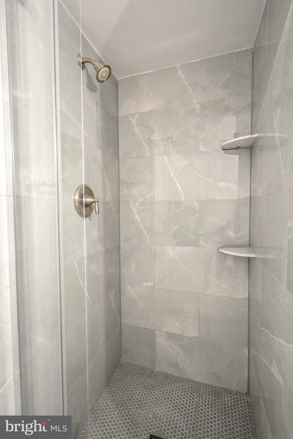 MCLEAN HILLS - Residential