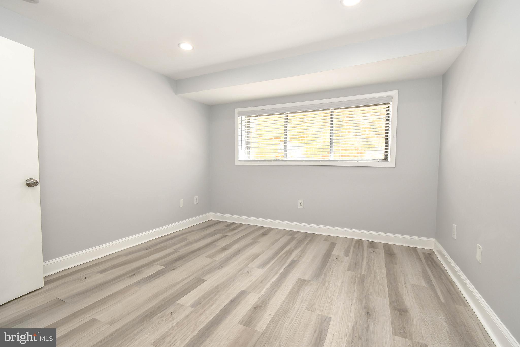 MCLEAN HILLS - Residential