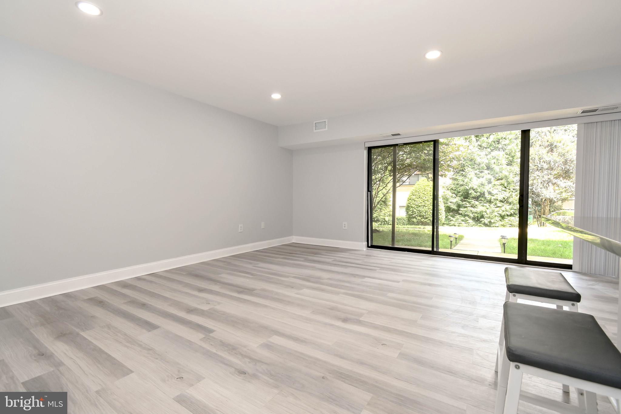 MCLEAN HILLS - Residential