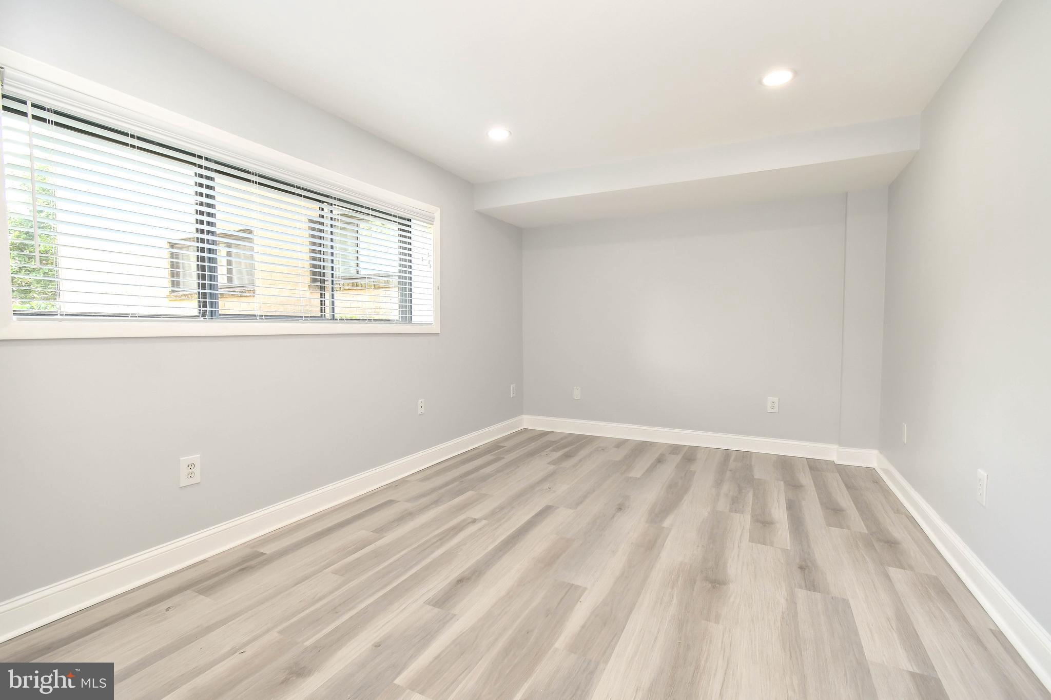 MCLEAN HILLS - Residential