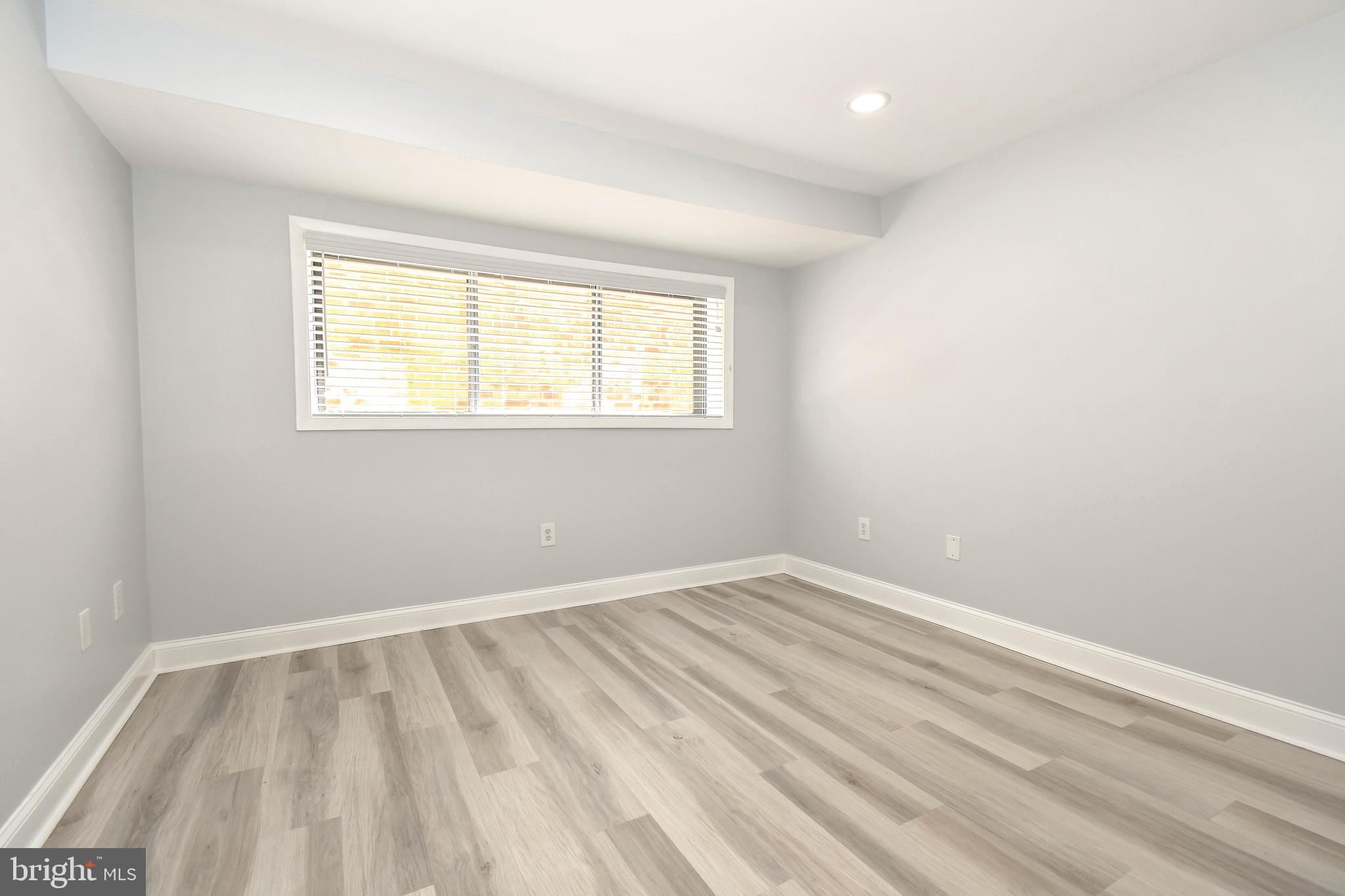 MCLEAN HILLS - Residential