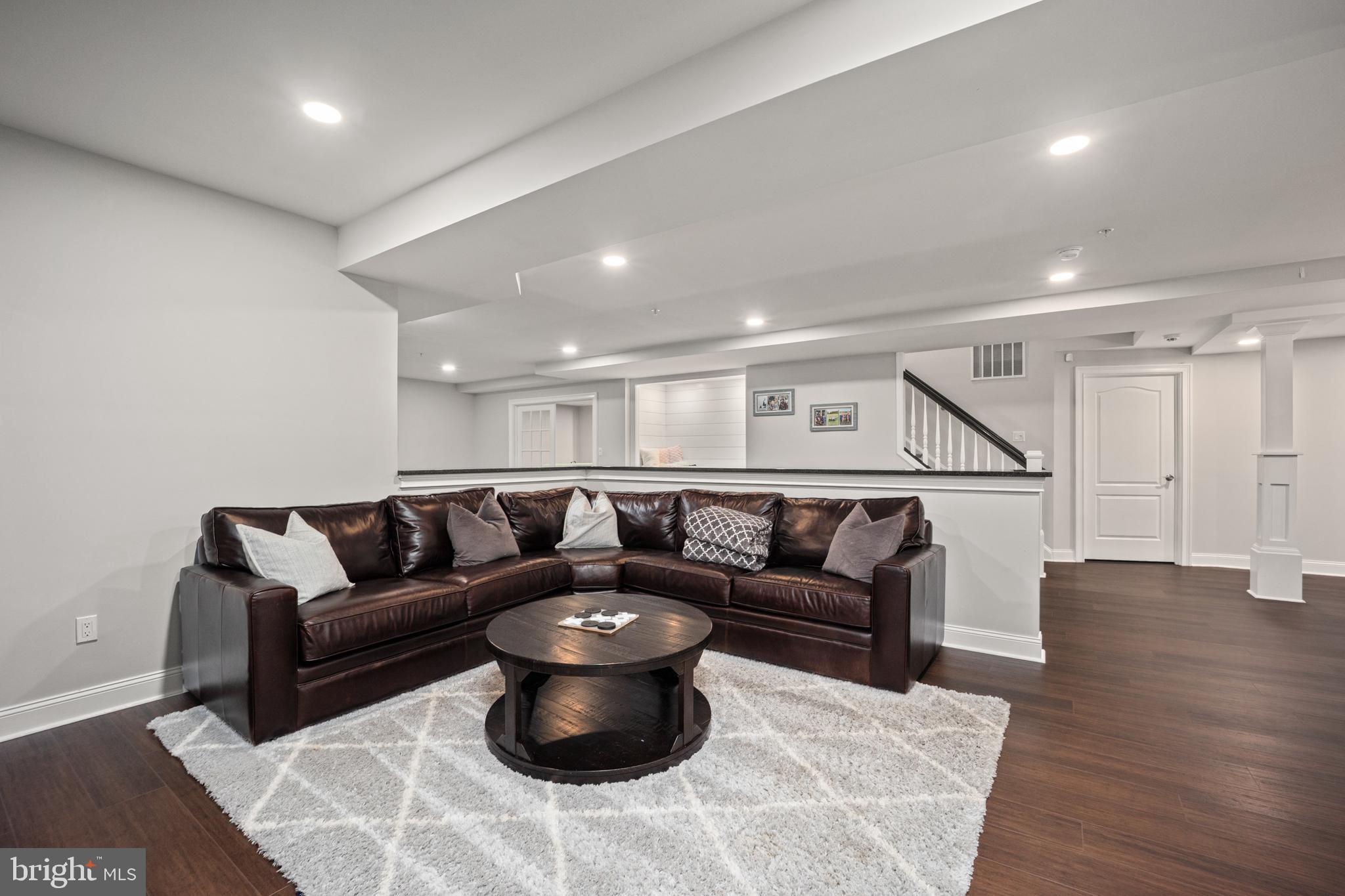 WINDSOR SQUARE - Residential