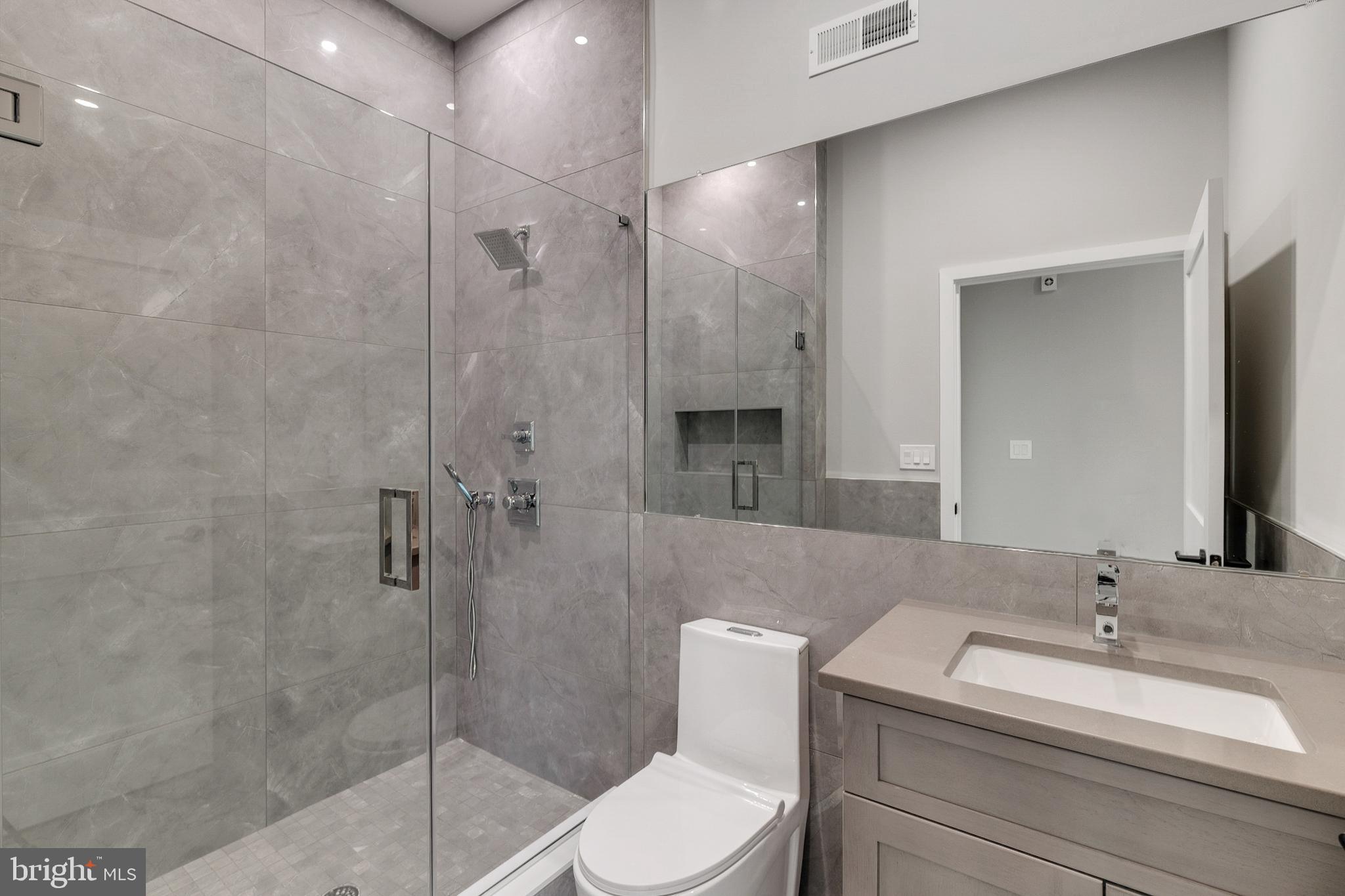 GRADUATE HOSPITAL - Residential Lease