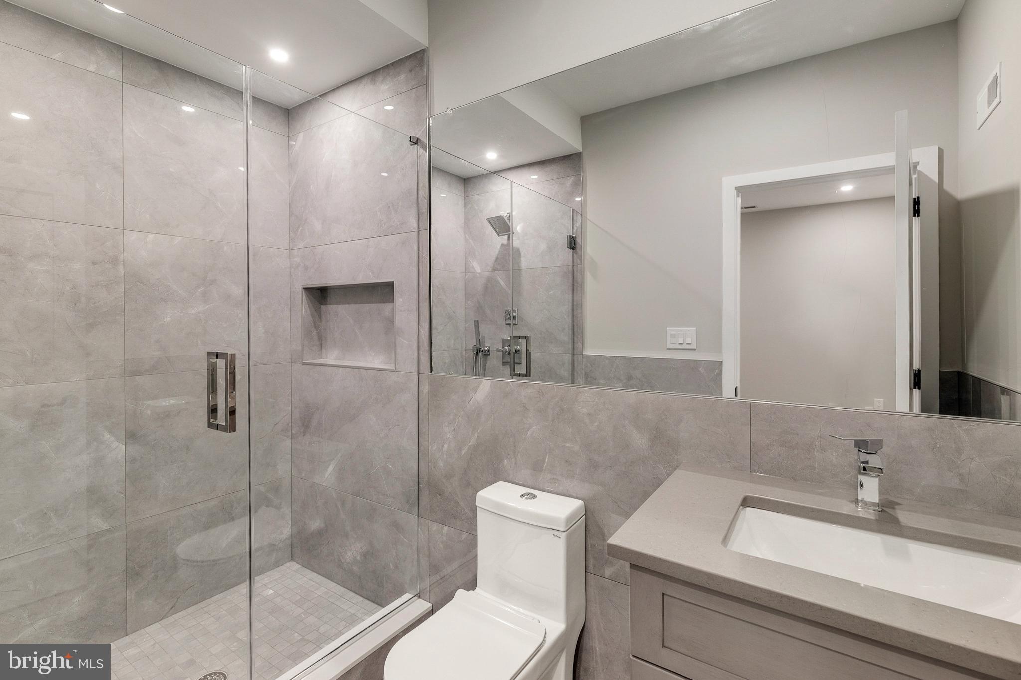 GRADUATE HOSPITAL - Residential Lease