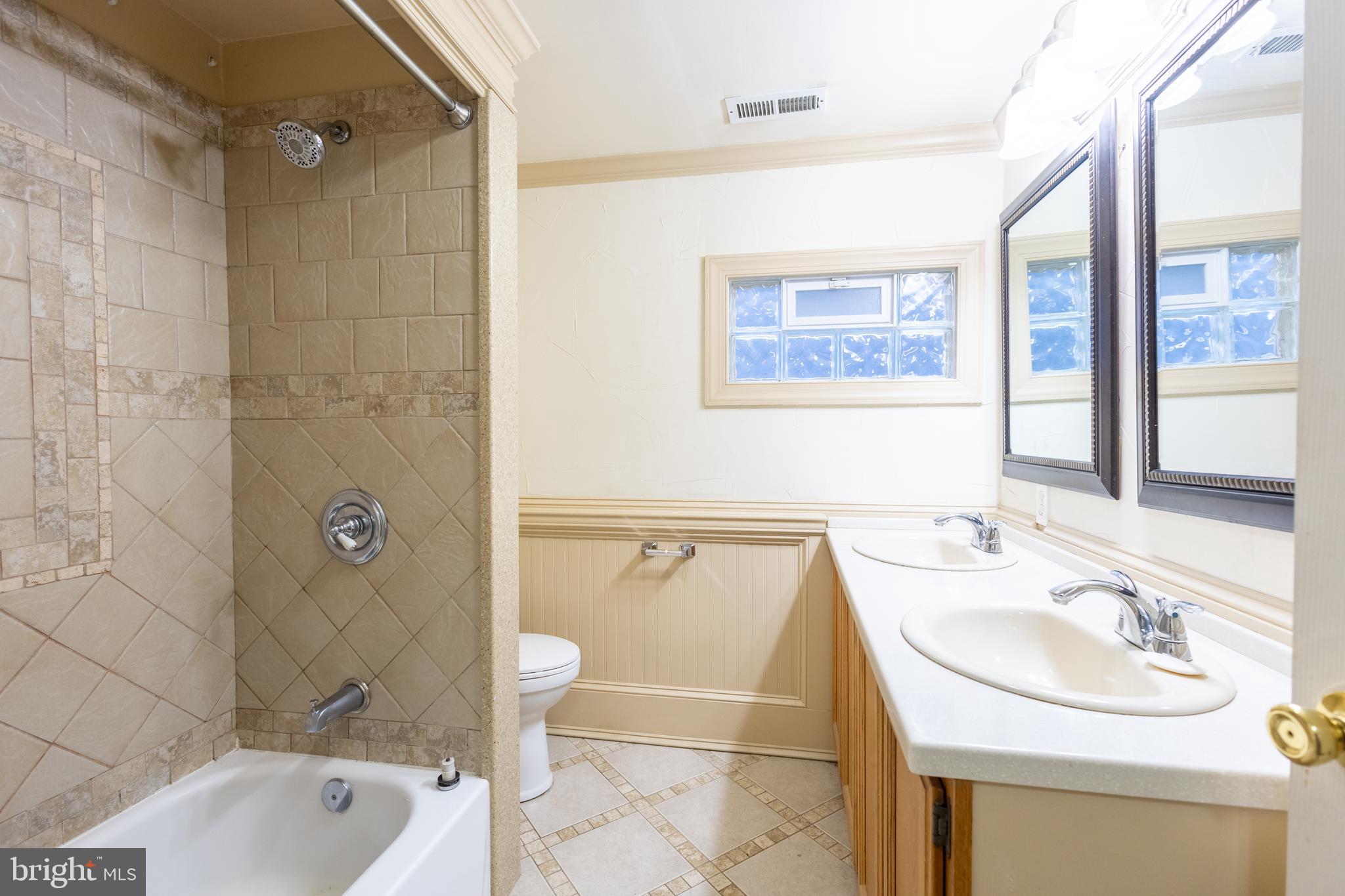 LANDSDOWNE - Residential Lease