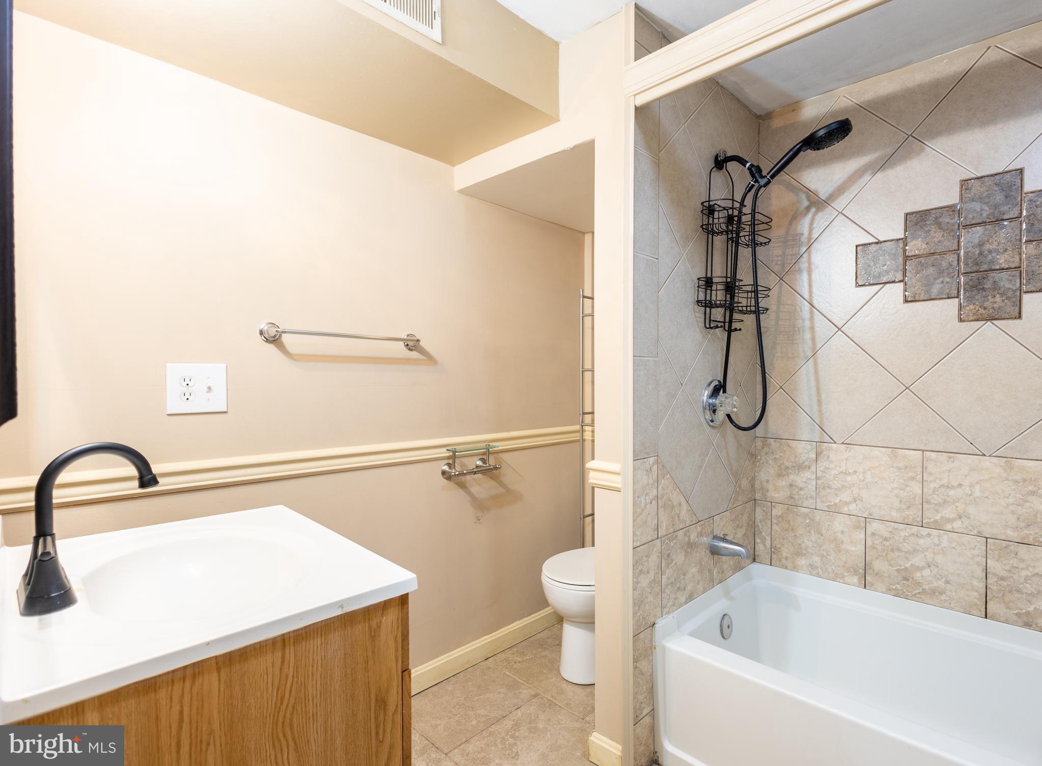 LANDSDOWNE - Residential Lease