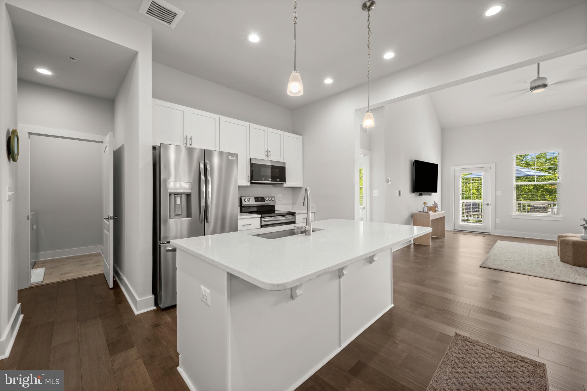 2812 TOWN VIEW CIRCLE