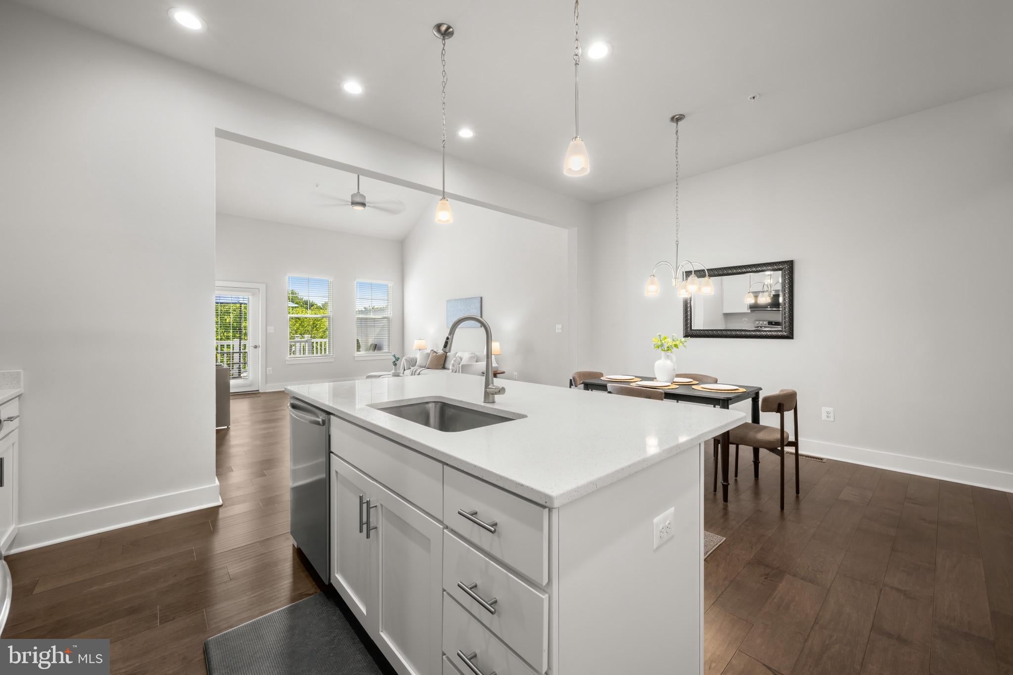2812 TOWN VIEW CIRCLE