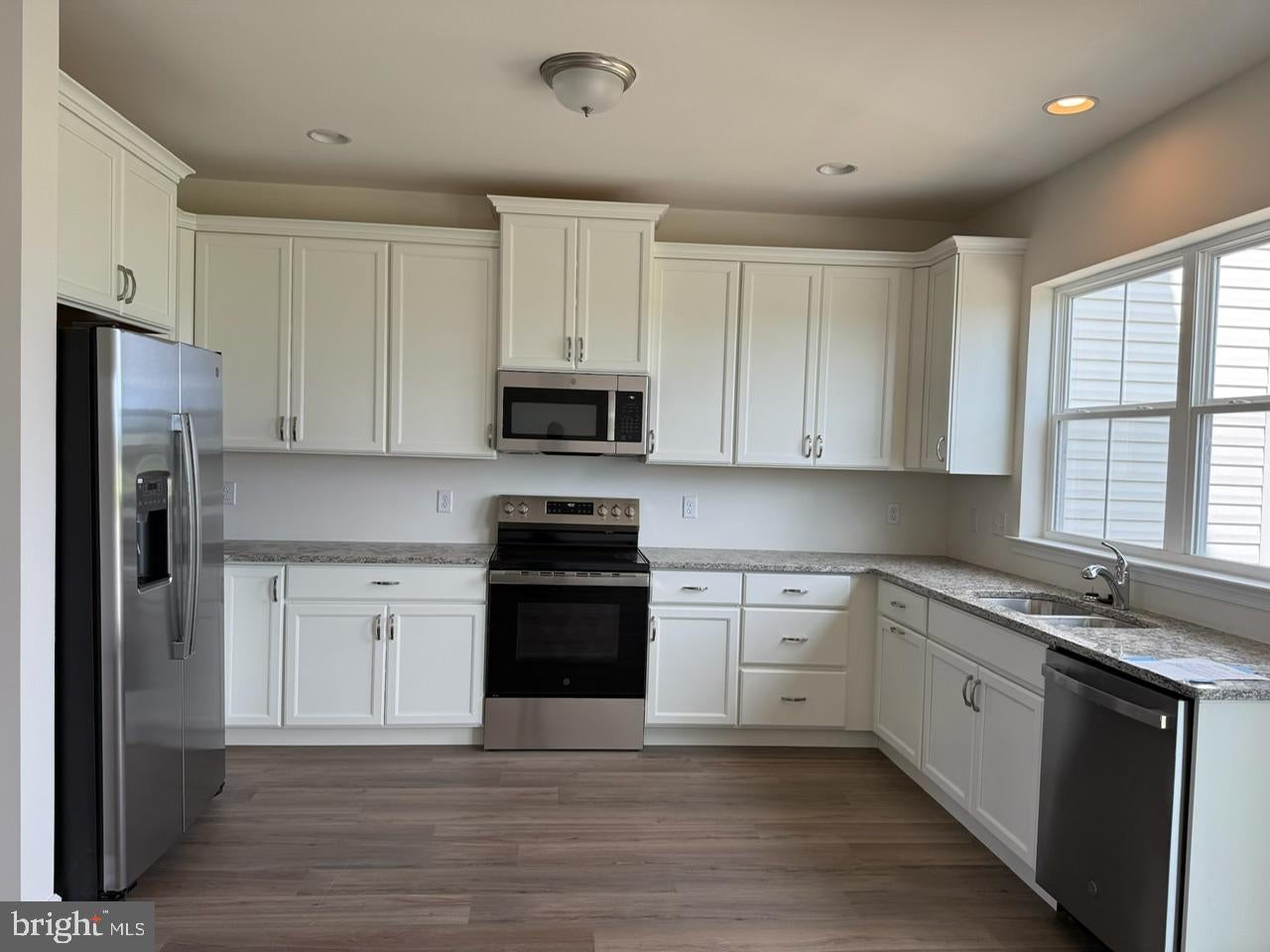 738 ROSLER WAY