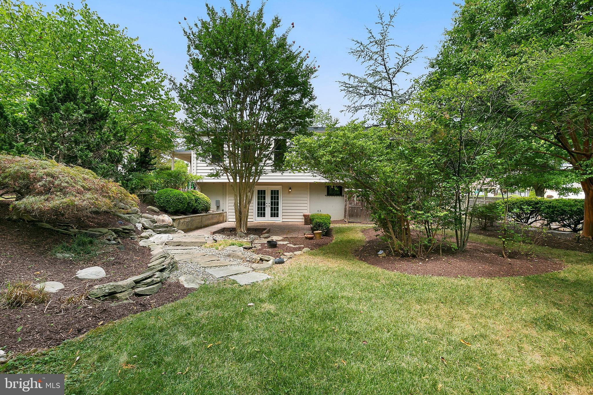 WHITE OAK MANOR - Residential