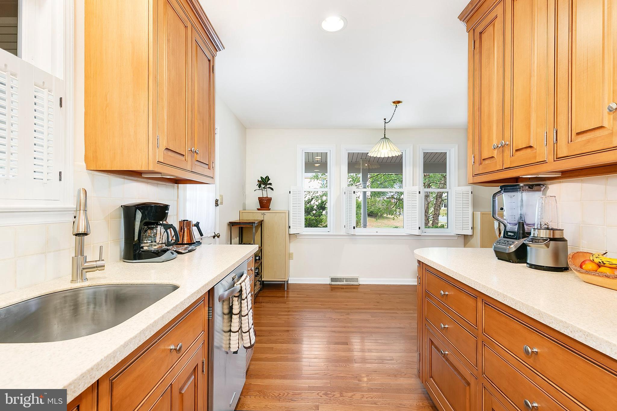 WHITE OAK MANOR - Residential