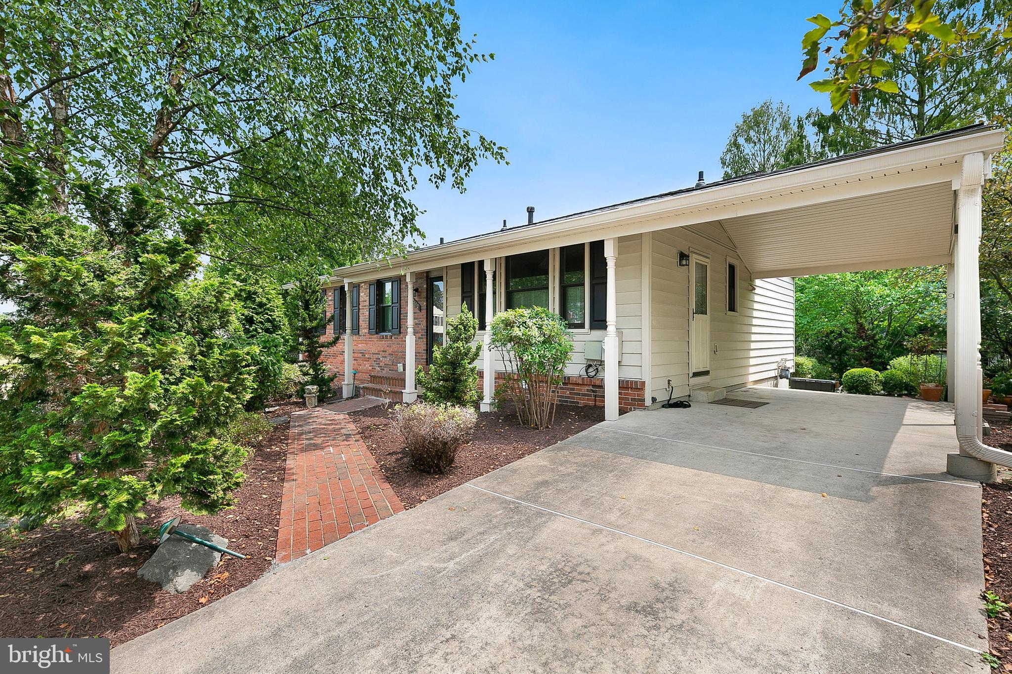 WHITE OAK MANOR - Residential