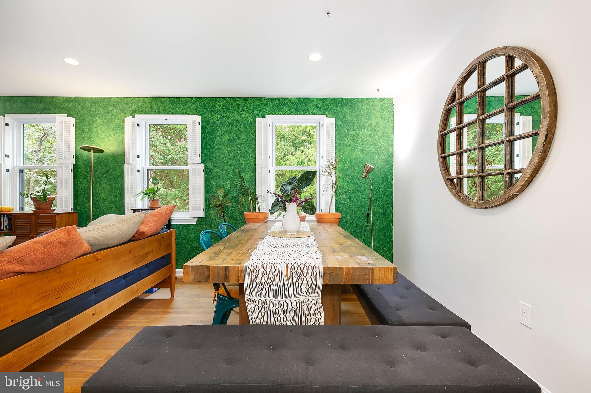 WHITE OAK MANOR - Residential