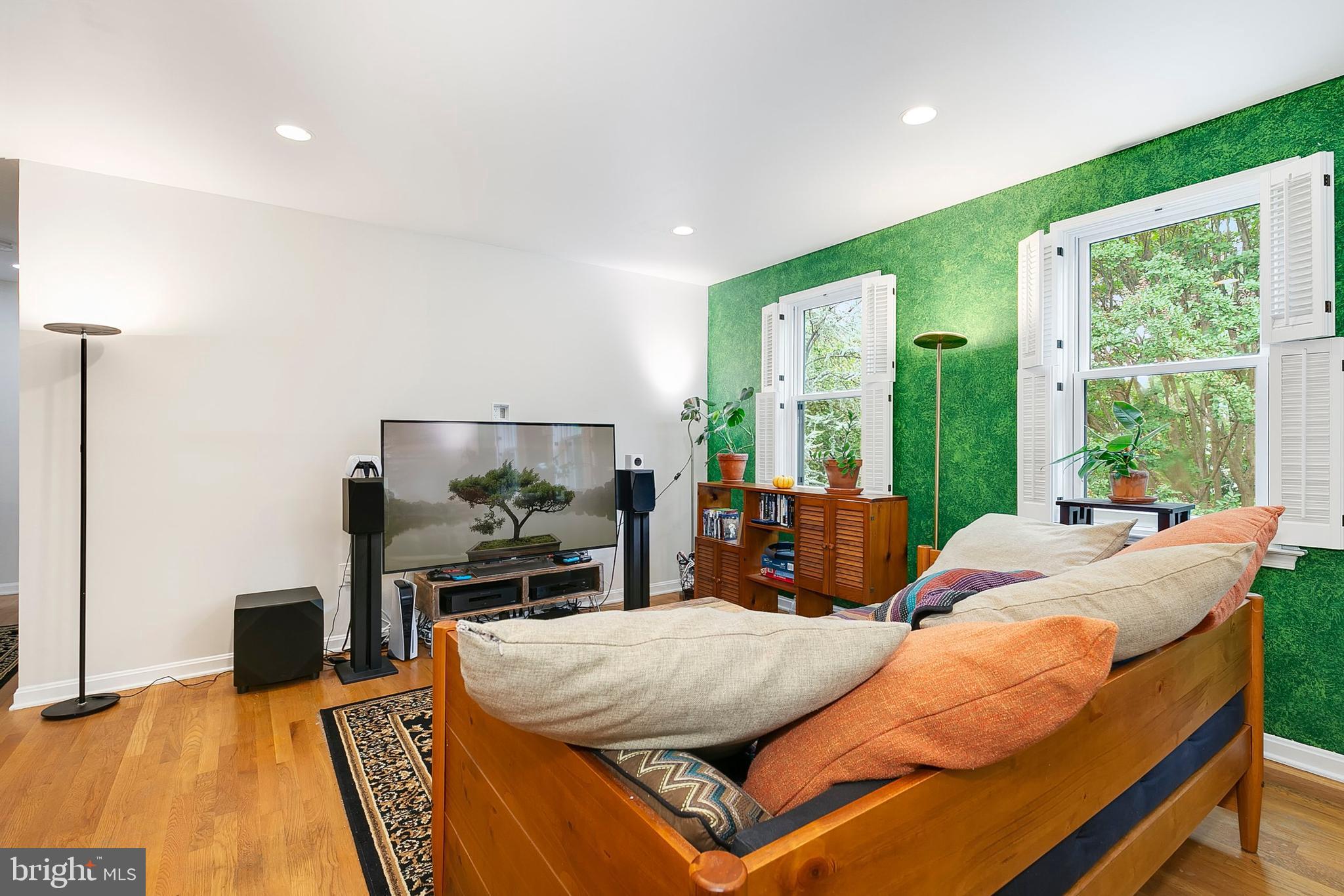 WHITE OAK MANOR - Residential