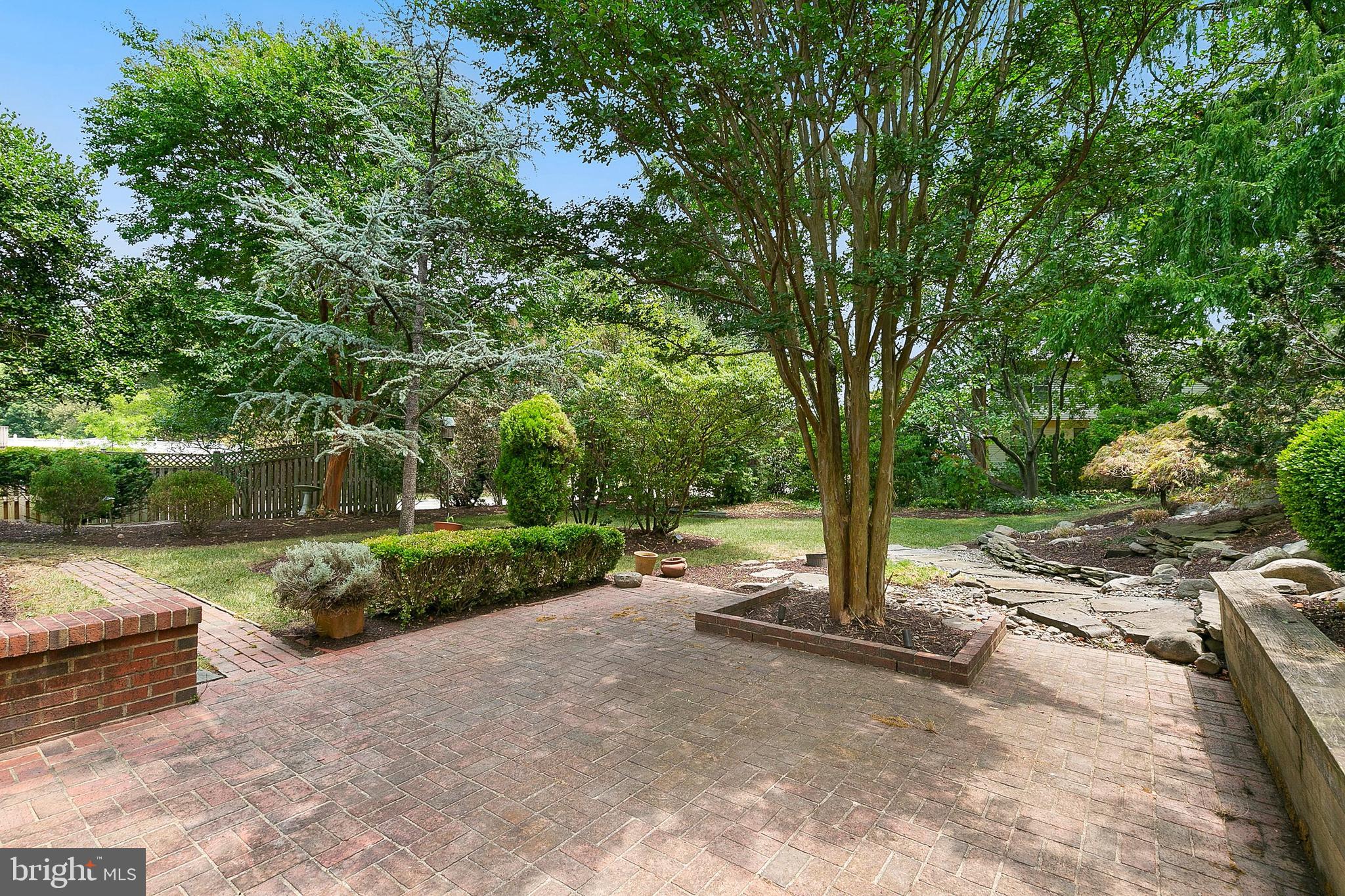 WHITE OAK MANOR - Residential