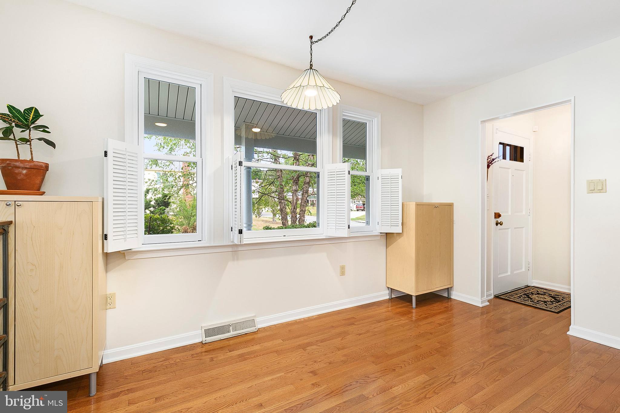 WHITE OAK MANOR - Residential