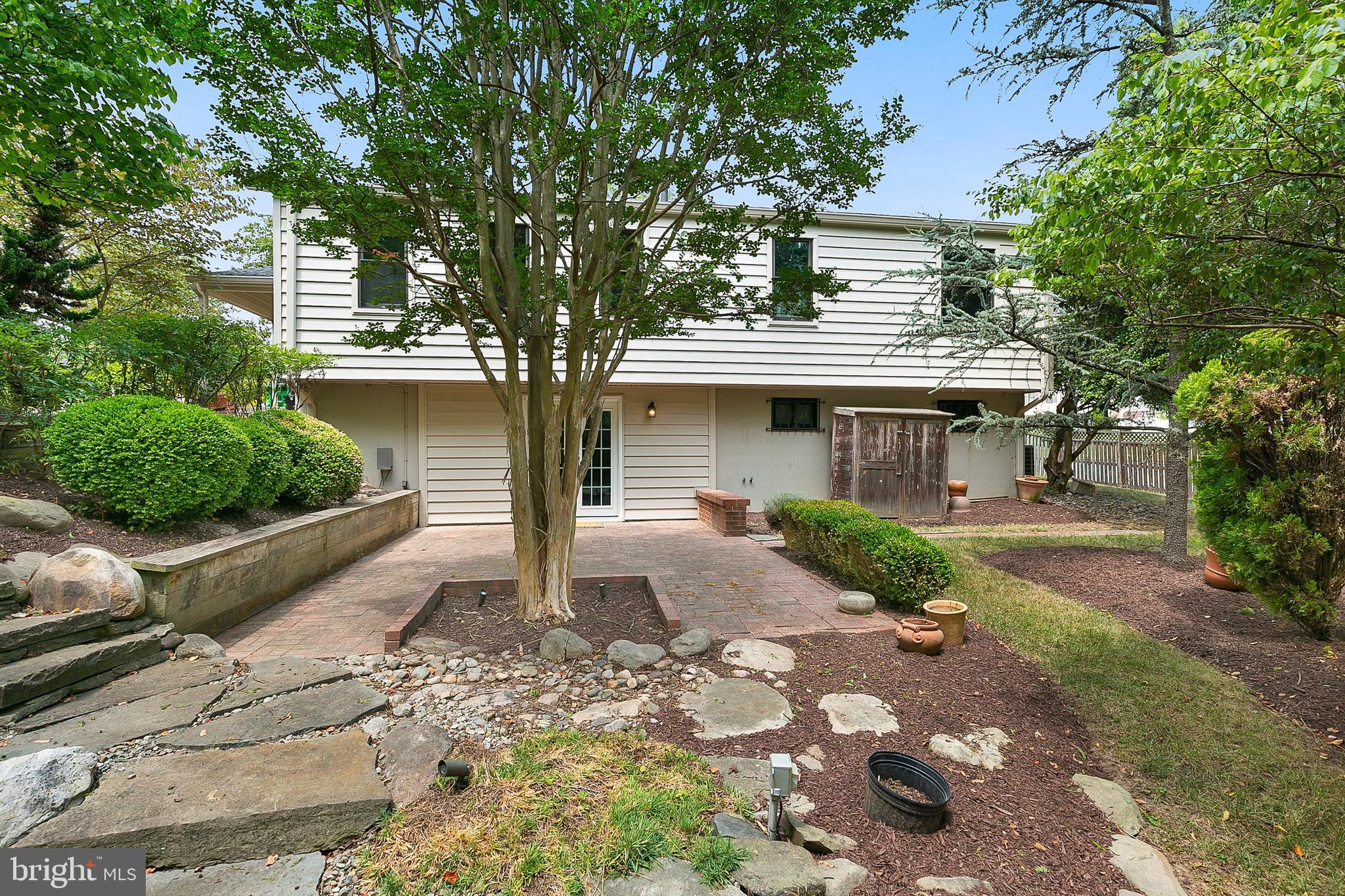 WHITE OAK MANOR - Residential