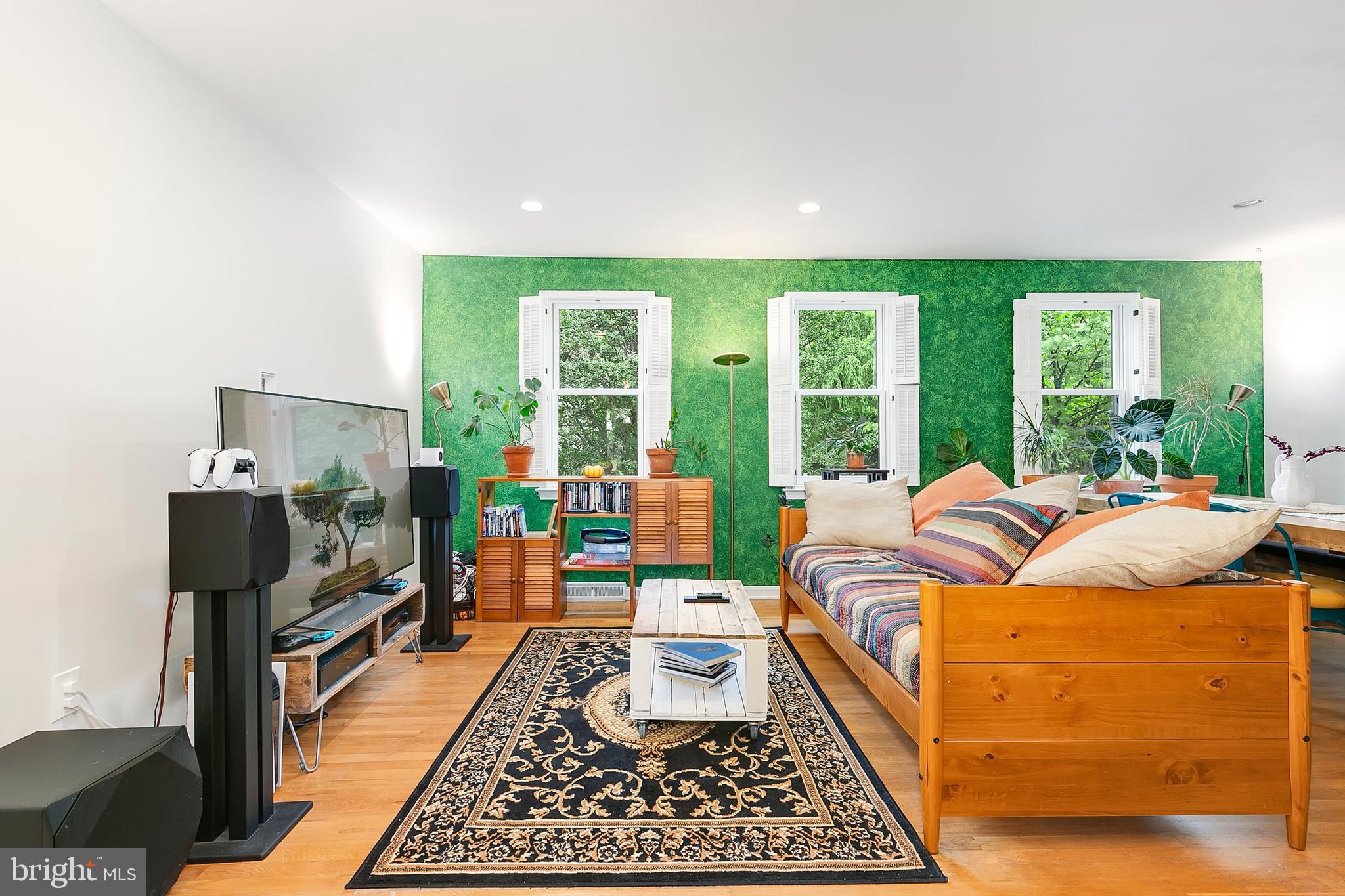 WHITE OAK MANOR - Residential