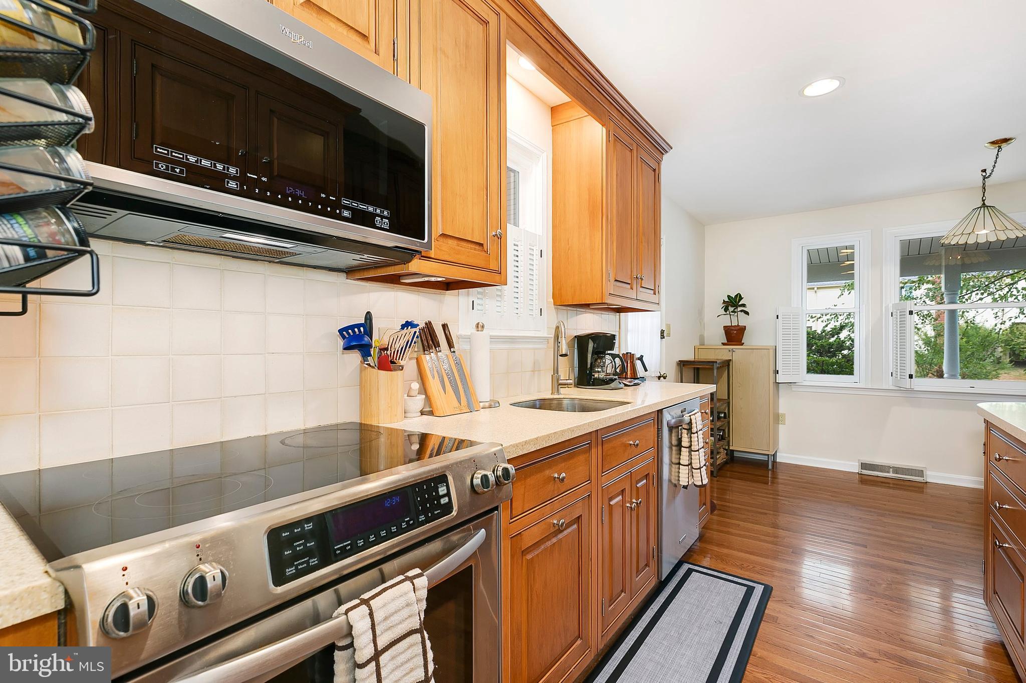 WHITE OAK MANOR - Residential