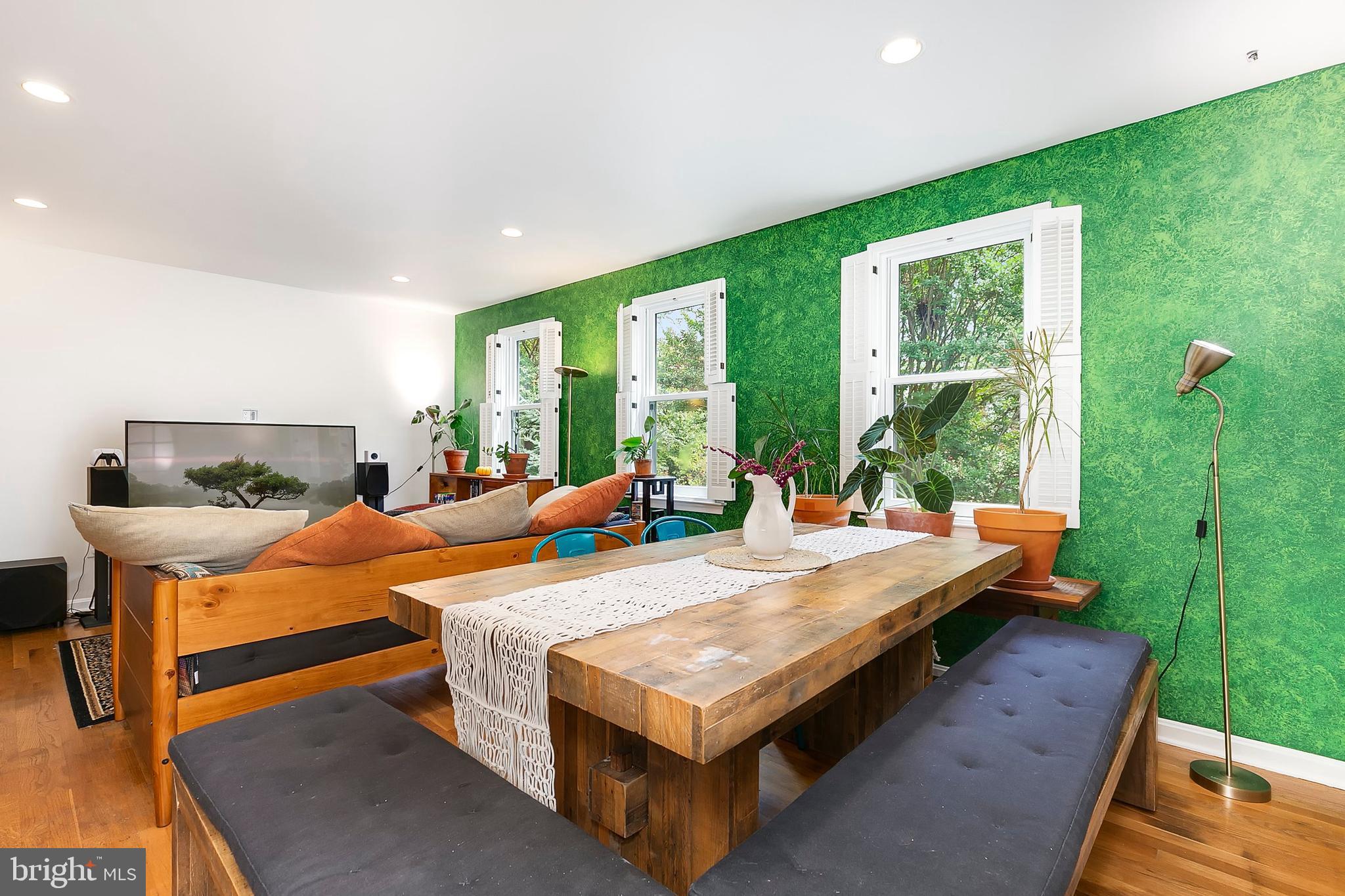 WHITE OAK MANOR - Residential