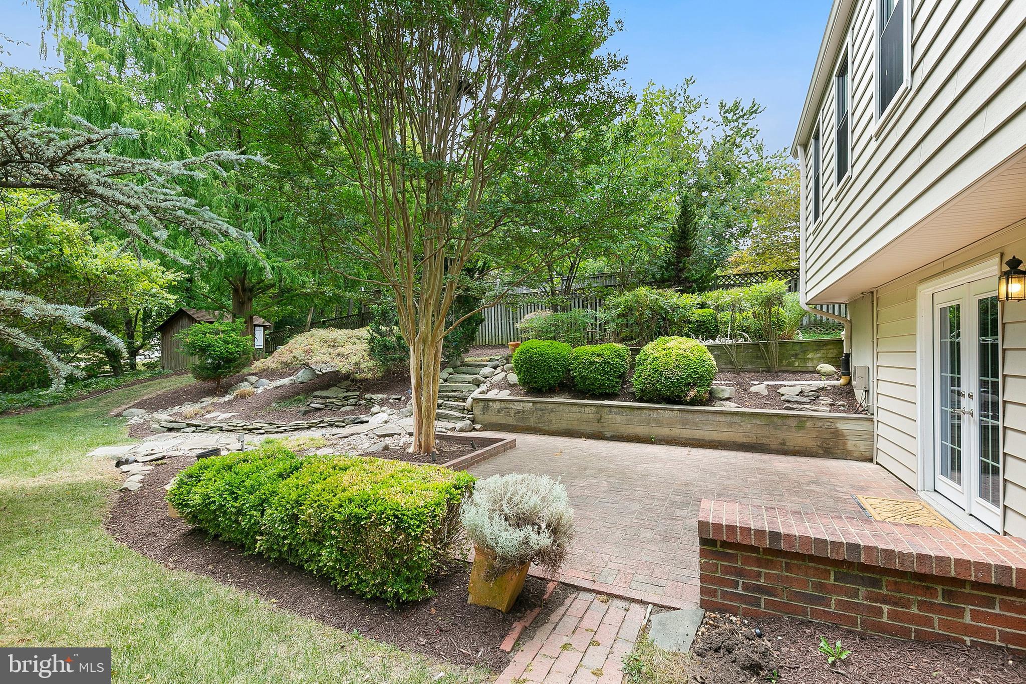 WHITE OAK MANOR - Residential