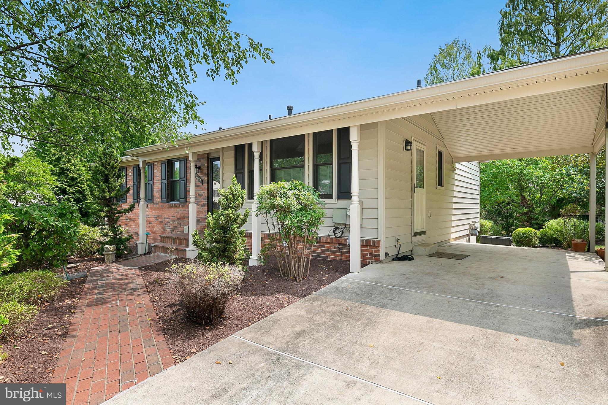 WHITE OAK MANOR - Residential