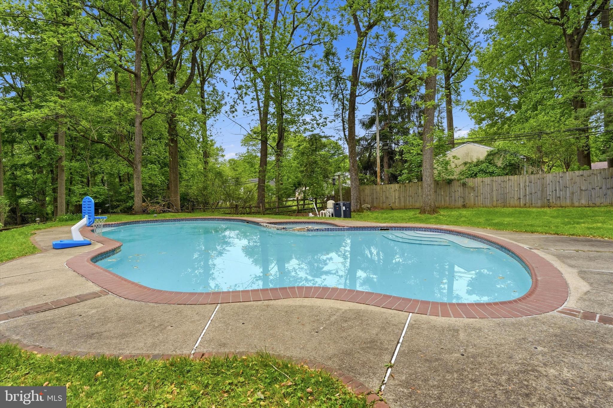 HUNTINGDON VALLEY - Residential