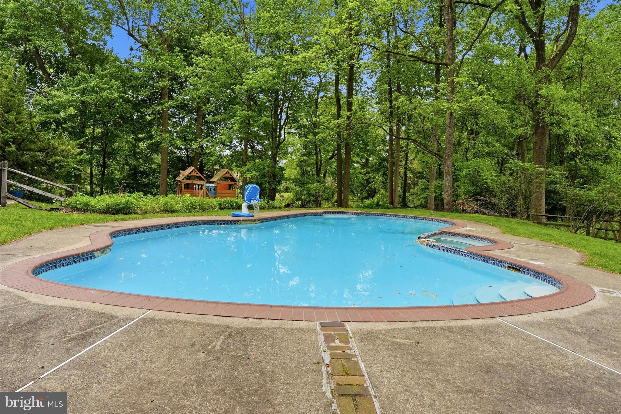 HUNTINGDON VALLEY - Residential