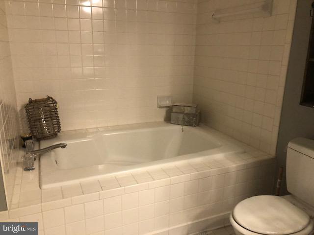 FELLS POINT HISTORIC DISTRICT - Residential Lease