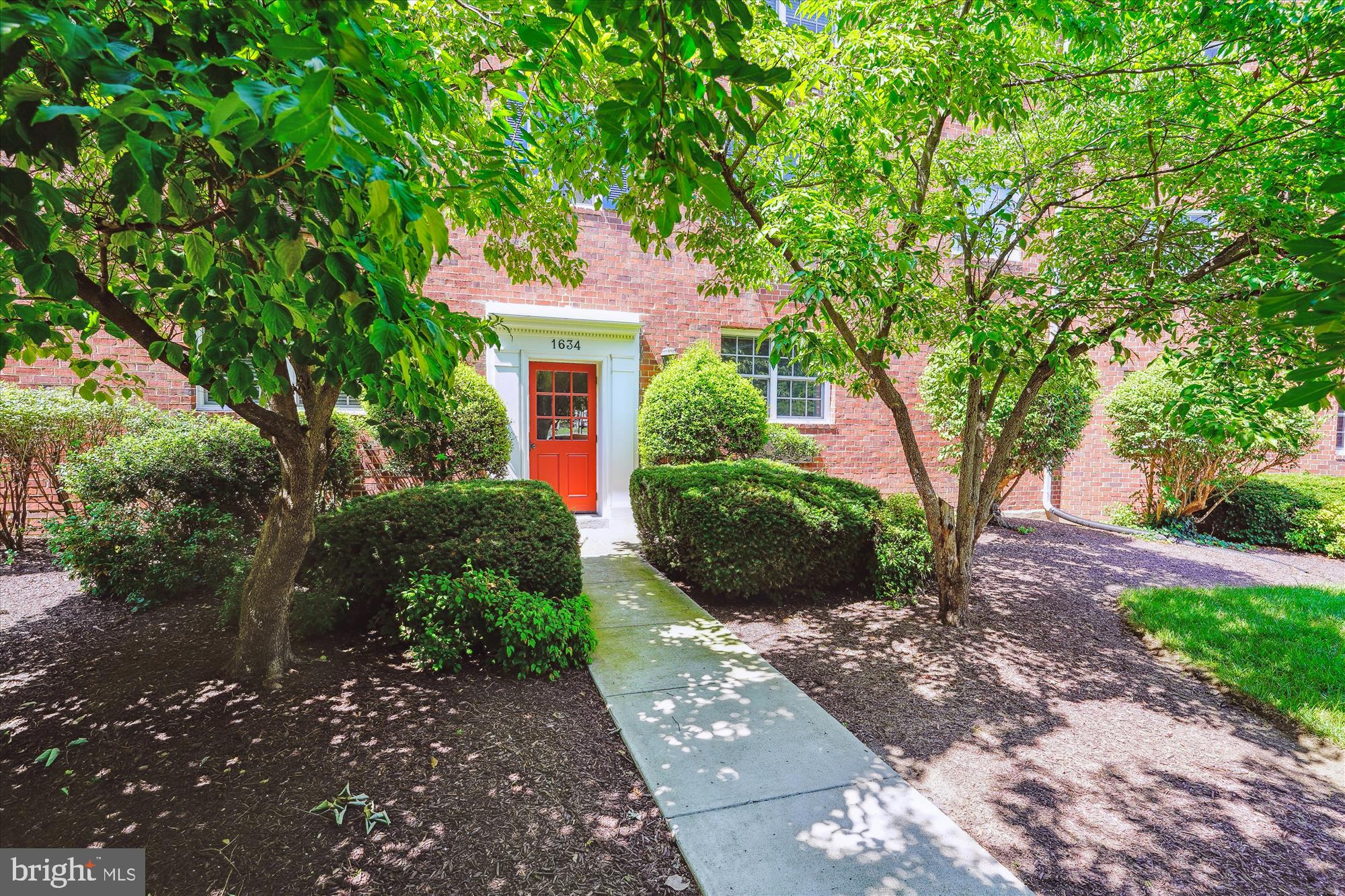 1634 W ABINGDON DRIVE 102