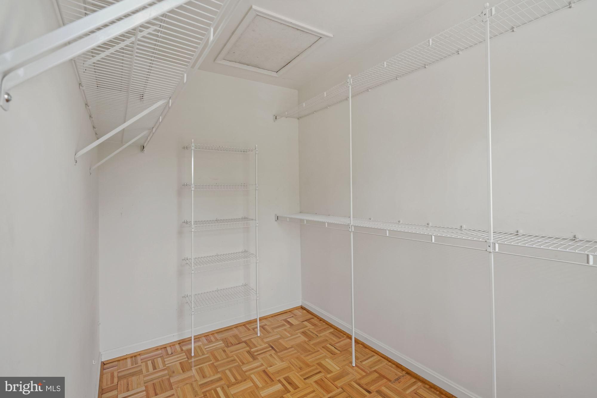 ISLAND CREEK - Residential