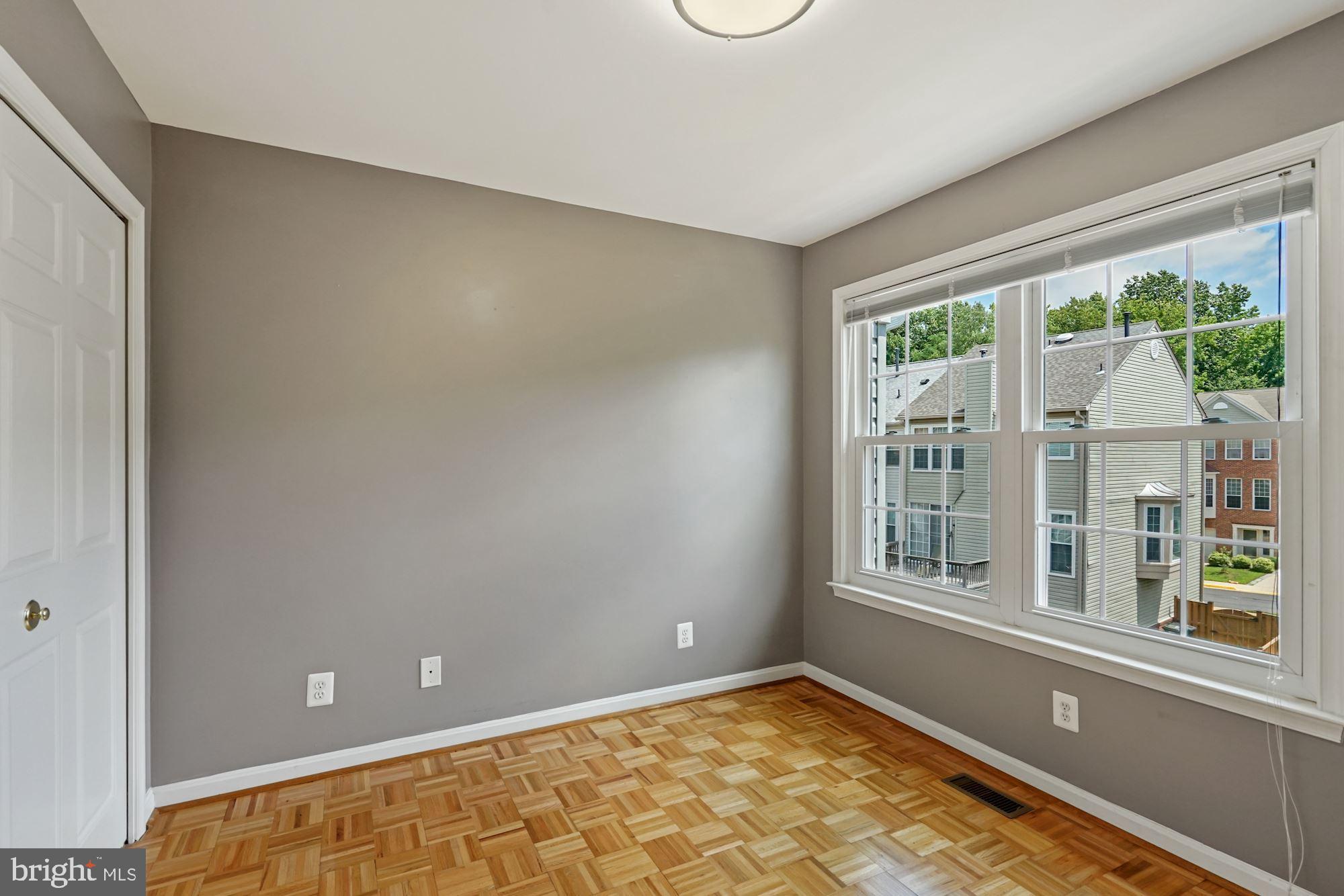 ISLAND CREEK - Residential