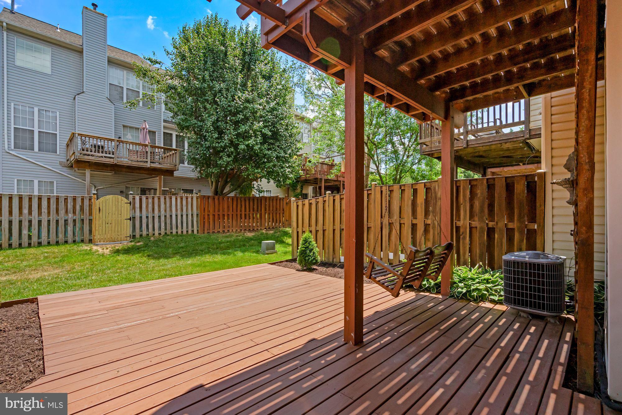 ISLAND CREEK - Residential