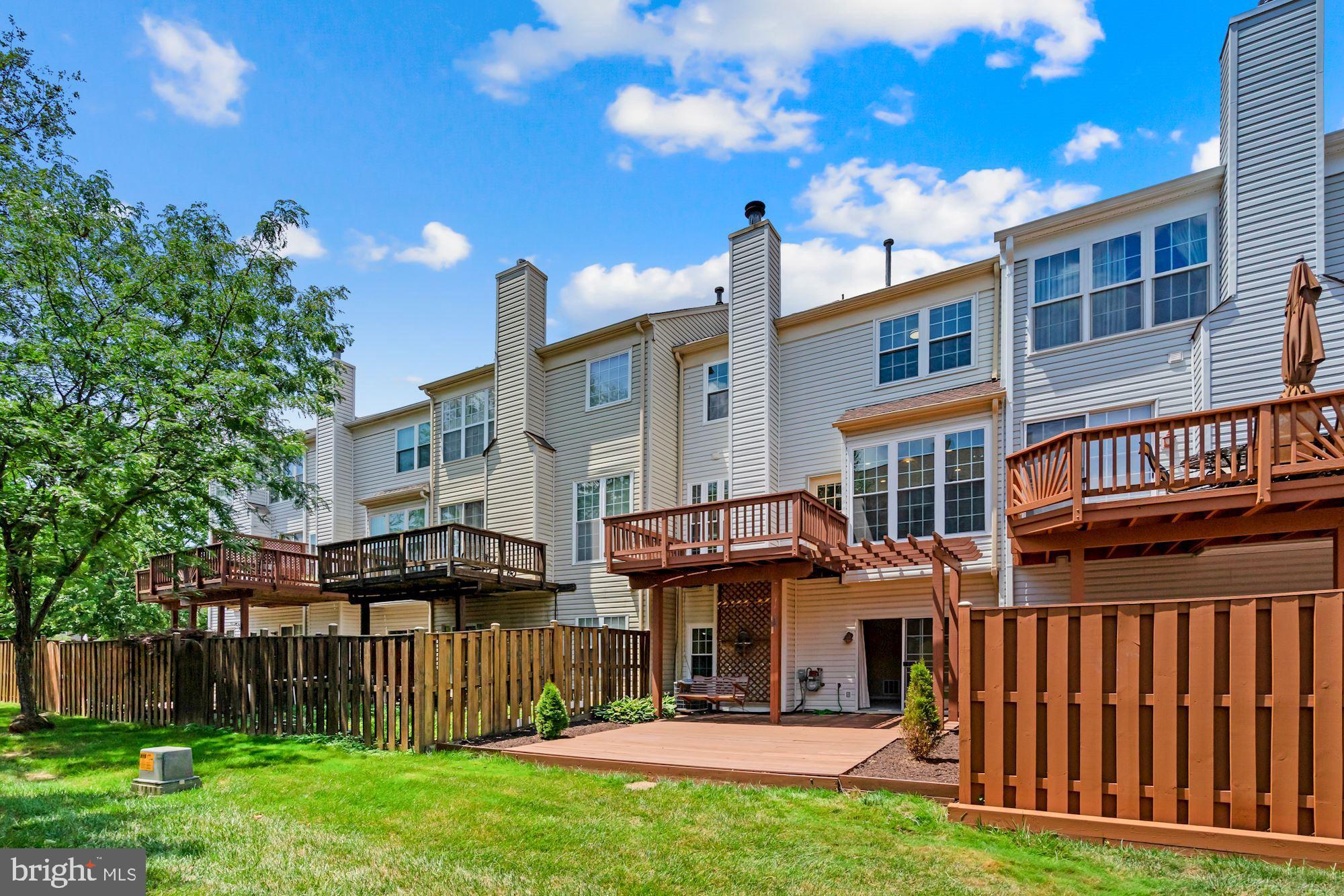 ISLAND CREEK - Residential